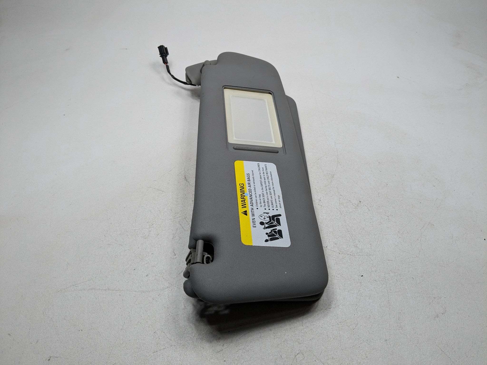 04 - 10 VOLKSWAGEN TOUAREG OEM ILLUMINATED SUN VISOR INTERIOR FRONT RIGHT SIDE