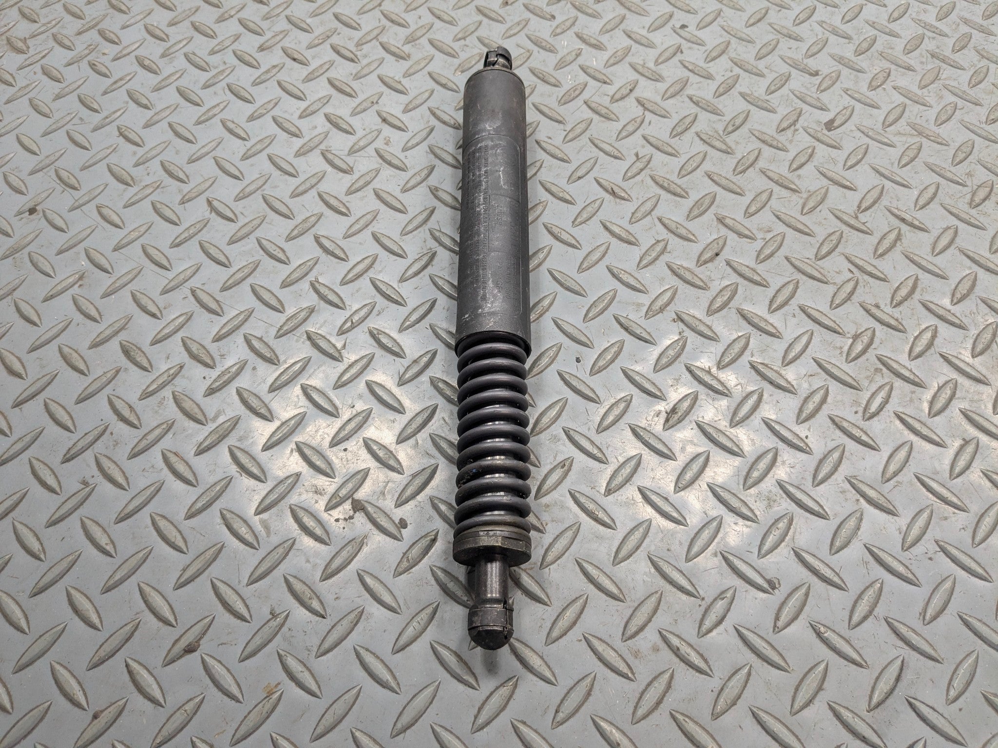 04 - 10 VOLKSWAGEN TOUAREG OEM HATCH SUPPORT GAS FILLLED STRUT REAR LEFT SIDE