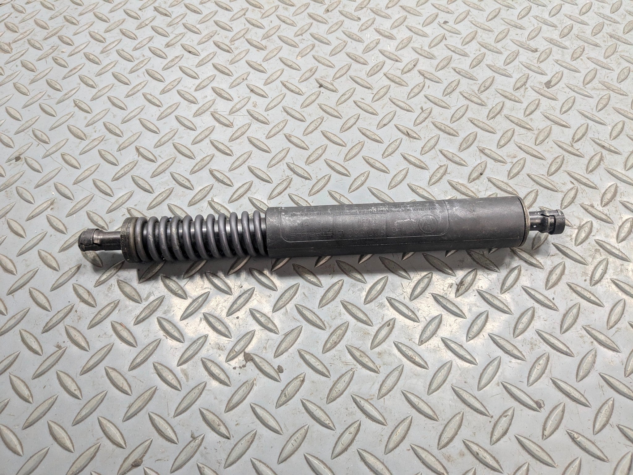 04 - 10 VOLKSWAGEN TOUAREG OEM HATCH SUPPORT GAS FILLLED STRUT REAR LEFT SIDE