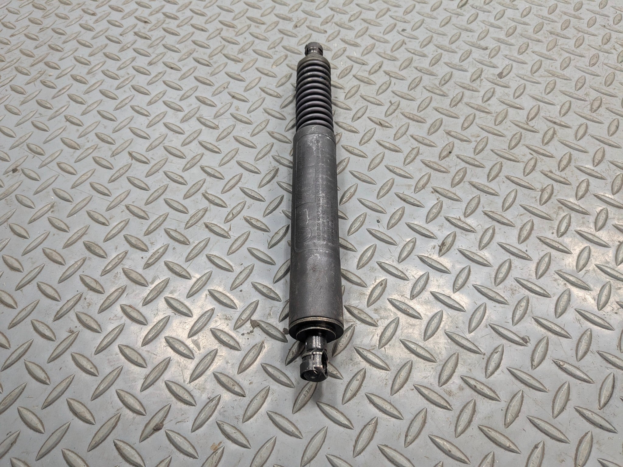 04 - 10 VOLKSWAGEN TOUAREG OEM HATCH SUPPORT GAS FILLLED STRUT REAR LEFT SIDE