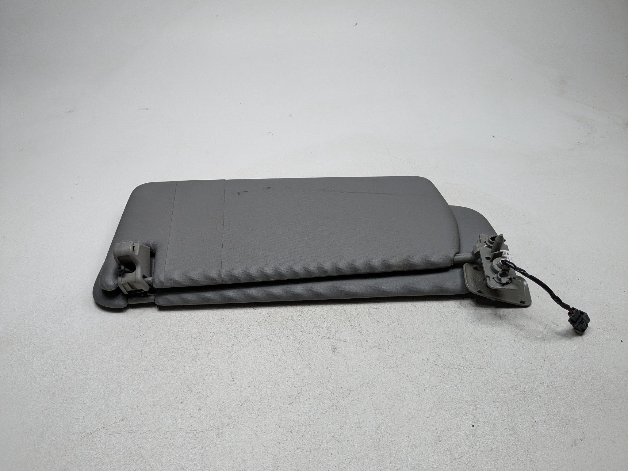 04 - 10 VOLKSWAGEN TOUAREG OEM ILLUMINATED SUN VISOR INTERIOR FRONT RIGHT SIDE
