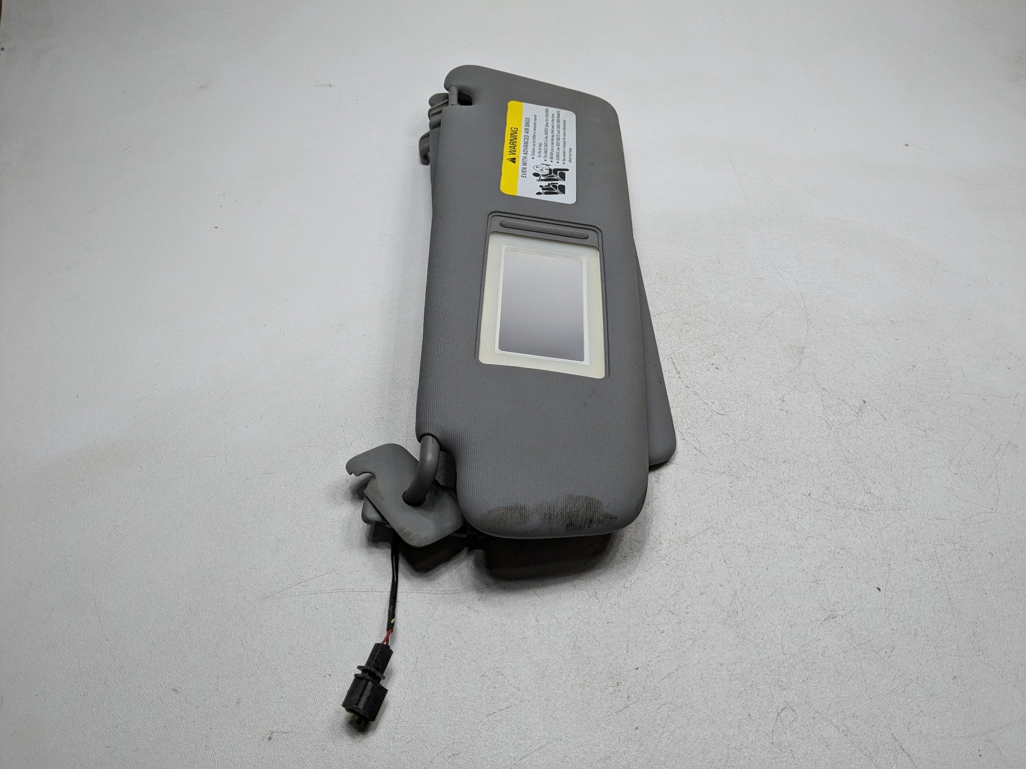 04 - 10 VOLKSWAGEN TOUAREG OEM ILLUMINATED SUN VISOR INTERIOR FRONT LEFT SIDE