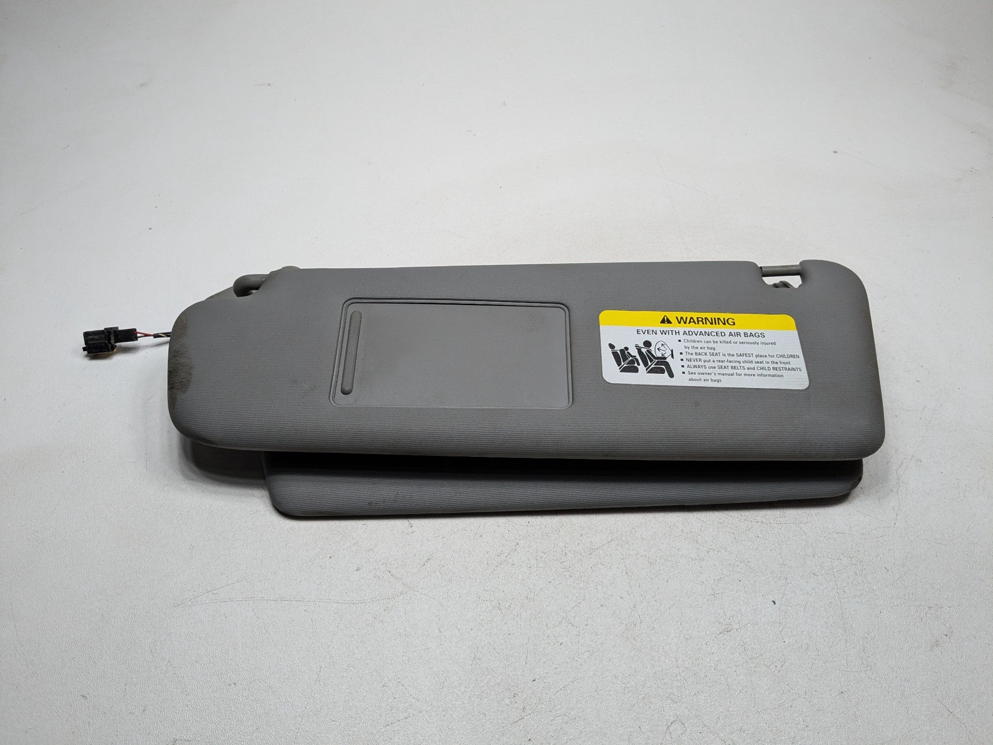 04 - 10 VOLKSWAGEN TOUAREG OEM ILLUMINATED SUN VISOR INTERIOR FRONT LEFT SIDE