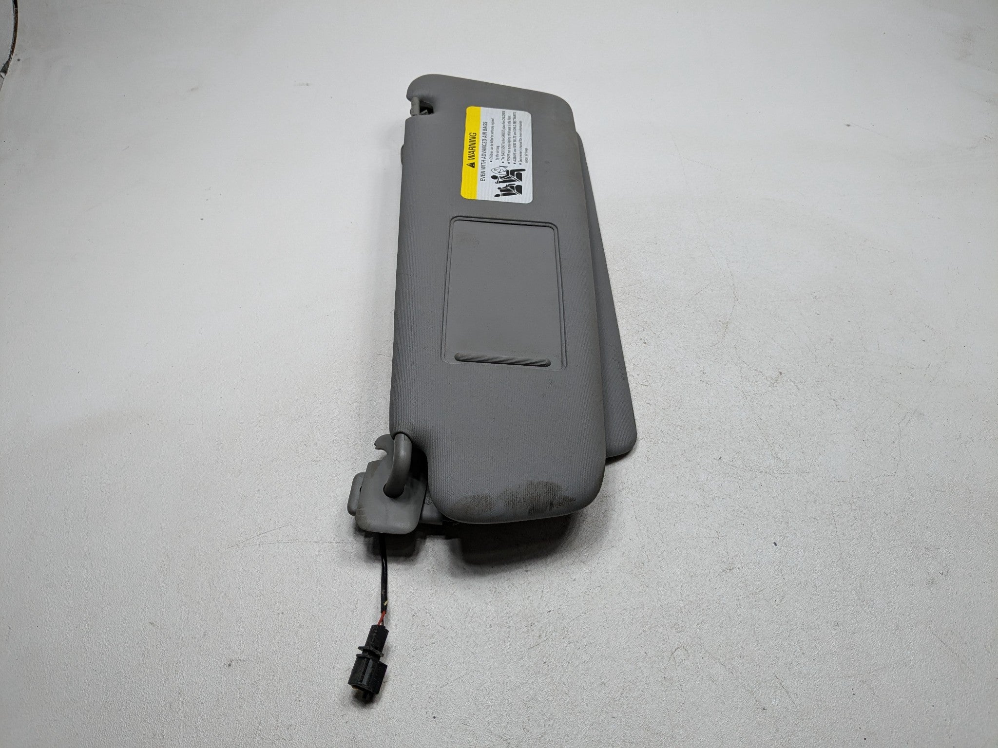 04 - 10 VOLKSWAGEN TOUAREG OEM ILLUMINATED SUN VISOR INTERIOR FRONT LEFT SIDE