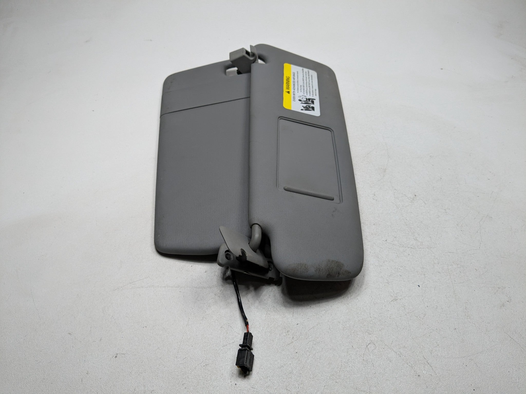 04 - 10 VOLKSWAGEN TOUAREG OEM ILLUMINATED SUN VISOR INTERIOR FRONT LEFT SIDE