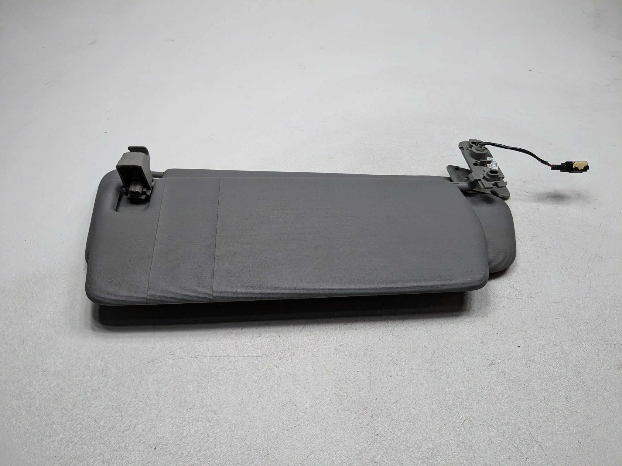 04 - 10 VOLKSWAGEN TOUAREG OEM ILLUMINATED SUN VISOR INTERIOR FRONT LEFT SIDE