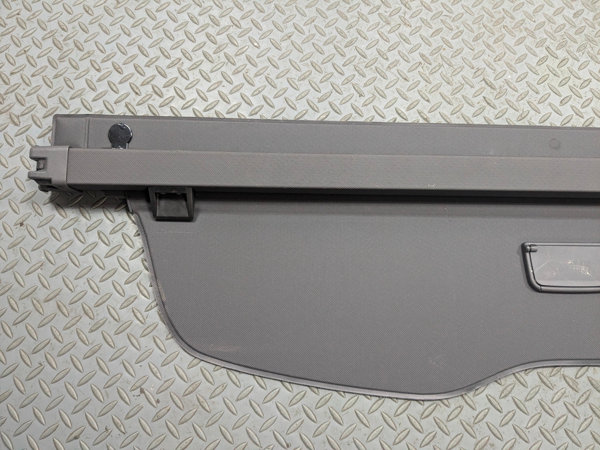 04 - 10 VOLKSWAGEN TOUAREG OEM RETRACTABLE TRUNK PRIVACY CARGO SHADE COVER GRAY