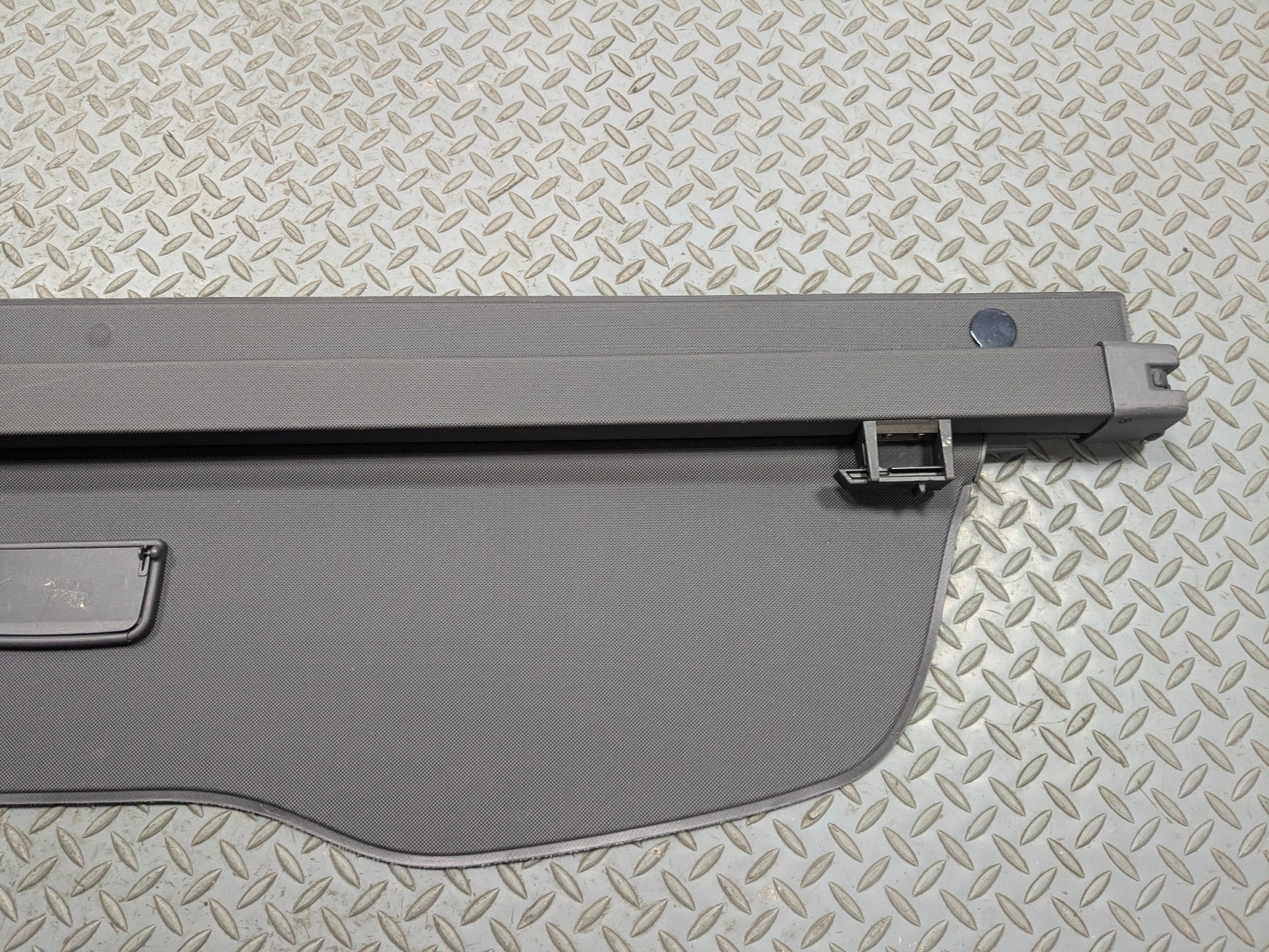 04 - 10 VOLKSWAGEN TOUAREG OEM RETRACTABLE TRUNK PRIVACY CARGO SHADE COVER GRAY
