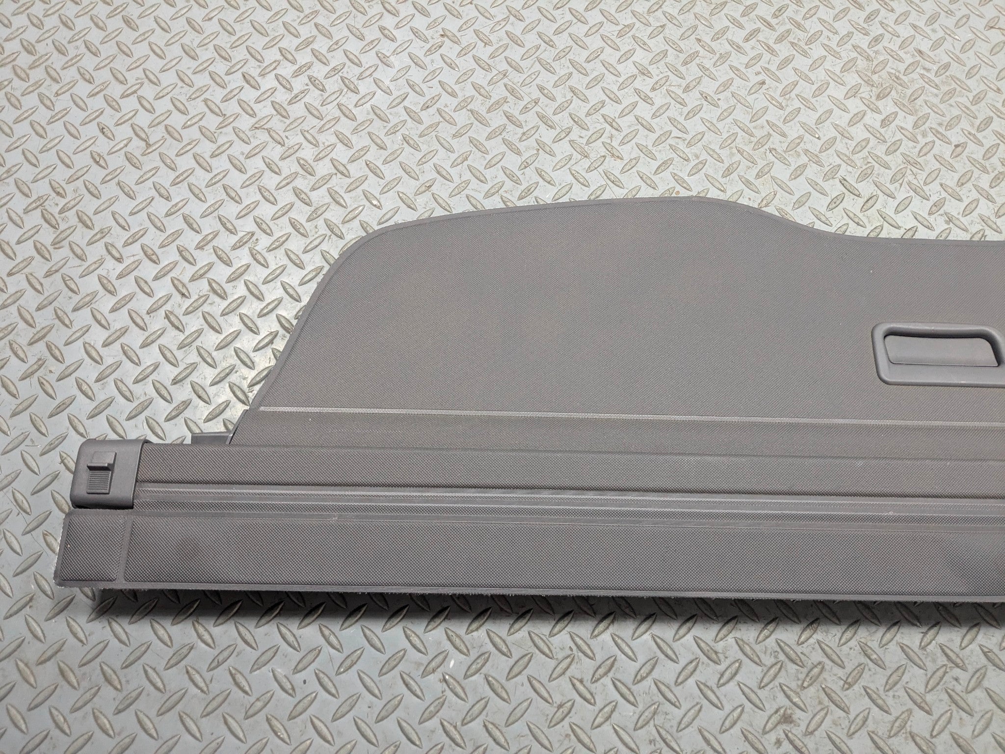 04 - 10 VOLKSWAGEN TOUAREG OEM RETRACTABLE TRUNK PRIVACY CARGO SHADE COVER GRAY