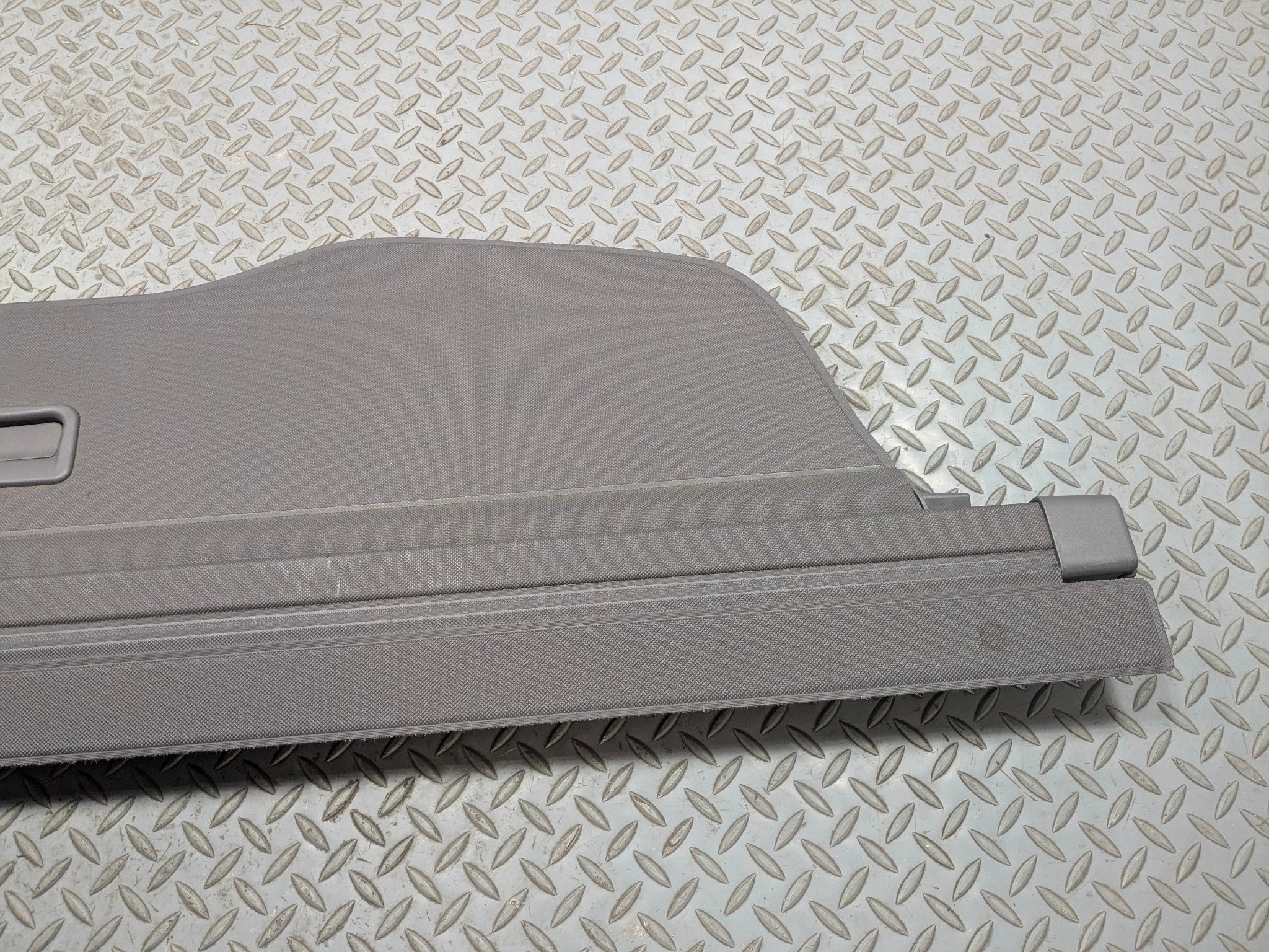 04 - 10 VOLKSWAGEN TOUAREG OEM RETRACTABLE TRUNK PRIVACY CARGO SHADE COVER GRAY