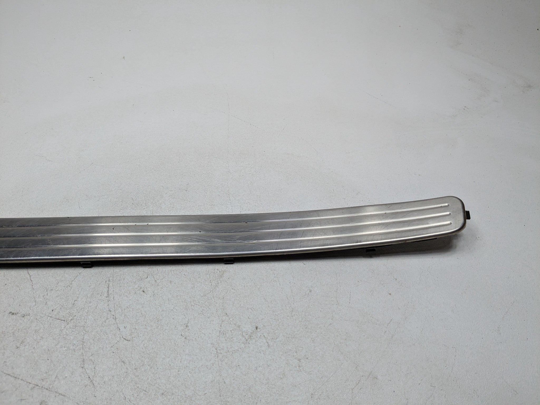 04 - 10 VOLKSWAGEN TOUAREG OEM DOOR SCUFF SILL PLATE TRIM FRONT LEFT DRIVER SIDE
