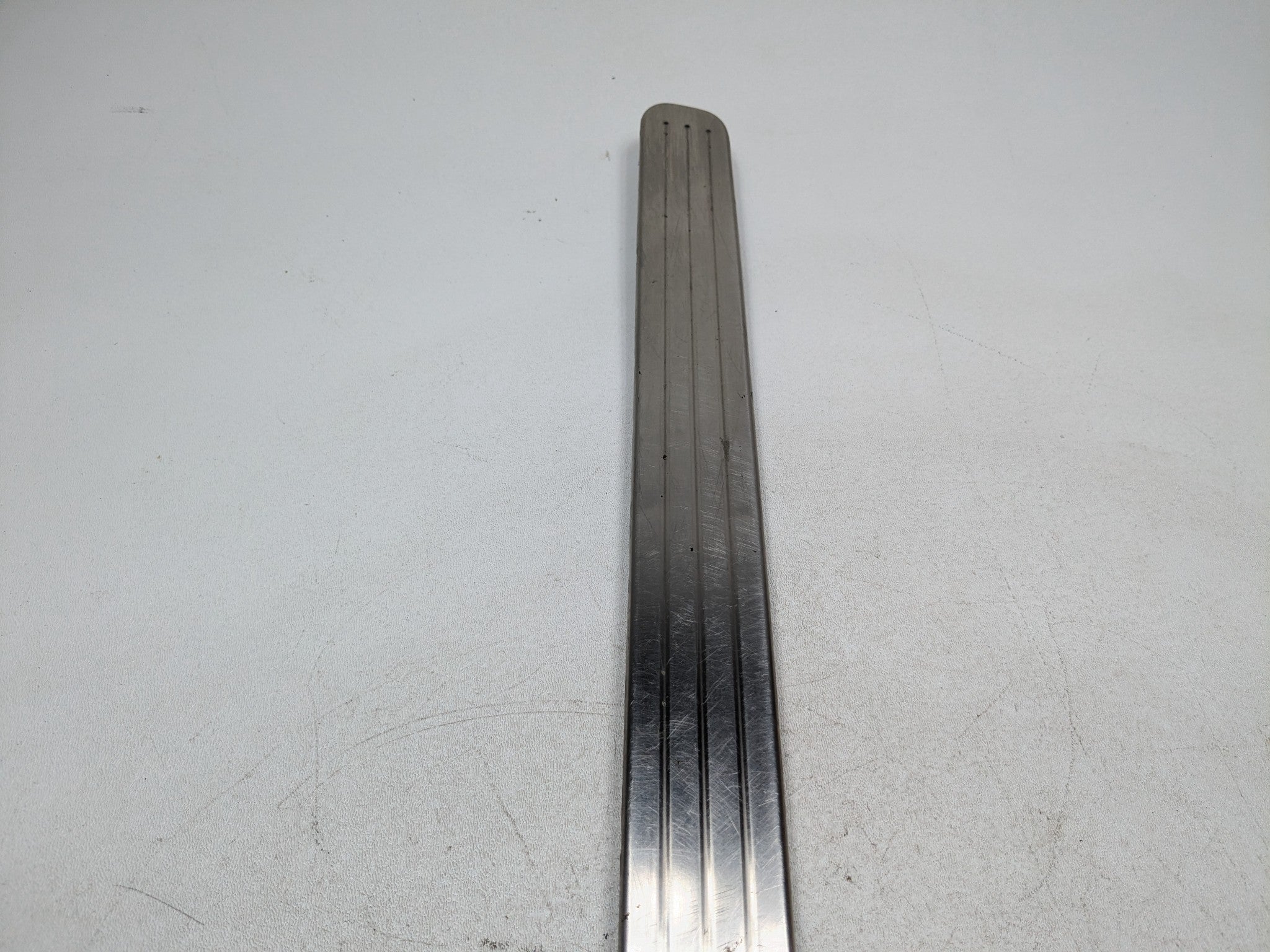 04 - 10 VOLKSWAGEN TOUAREG OEM DOOR SCUFF SILL PLATE TRIM FRONT LEFT DRIVER SIDE
