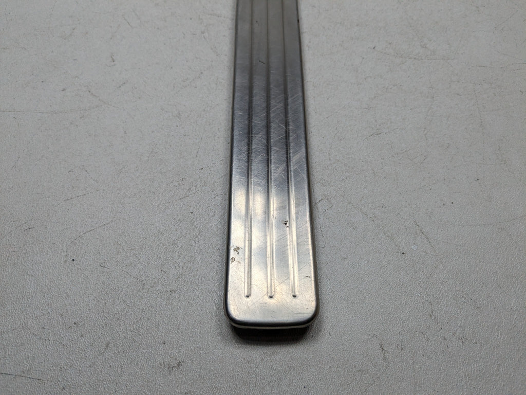 04 - 10 VOLKSWAGEN TOUAREG OEM DOOR SCUFF SILL PLATE TRIM FRONT LEFT DRIVER SIDE