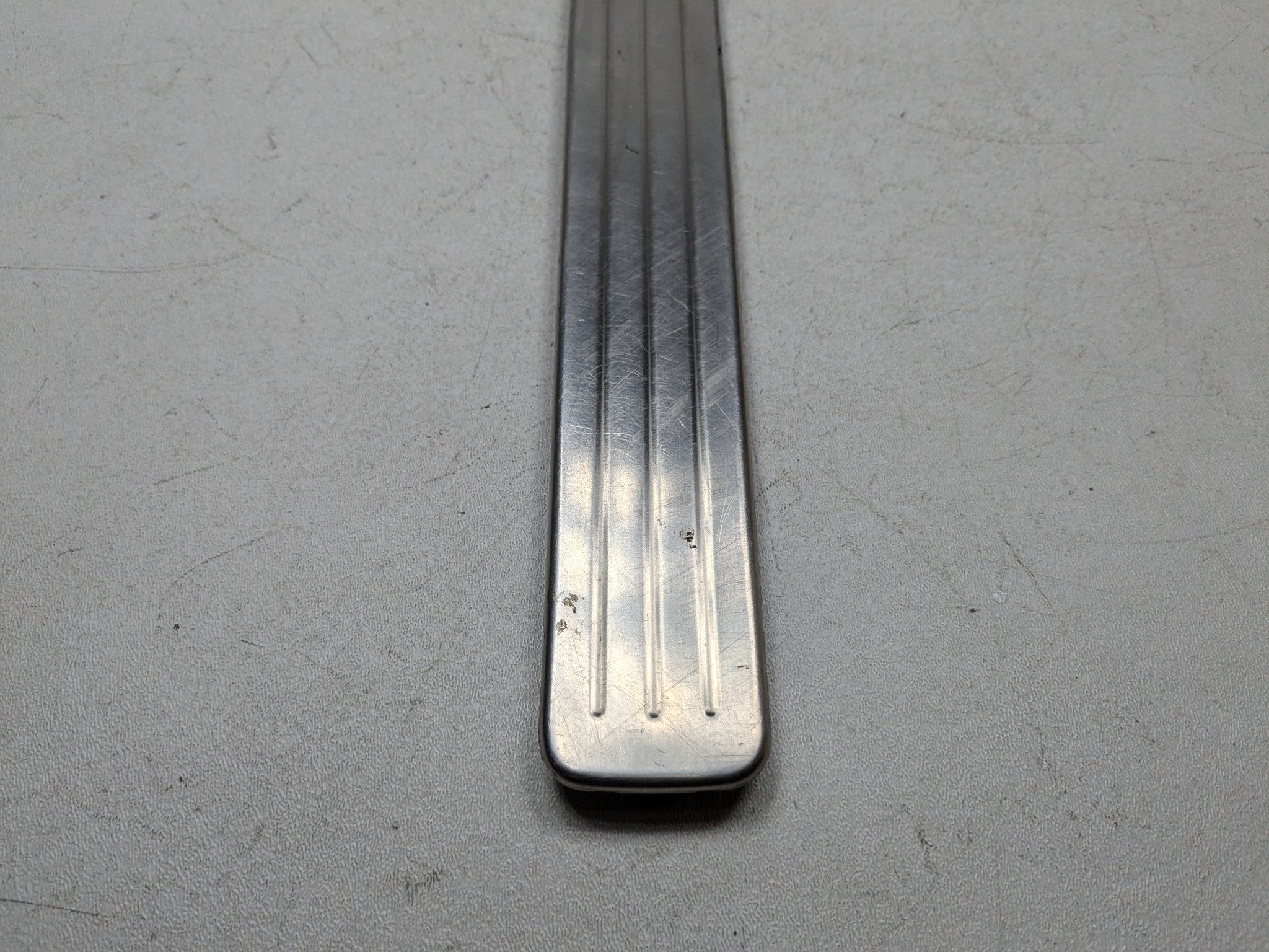 04 - 10 VOLKSWAGEN TOUAREG OEM DOOR SCUFF SILL PLATE TRIM FRONT LEFT DRIVER SIDE