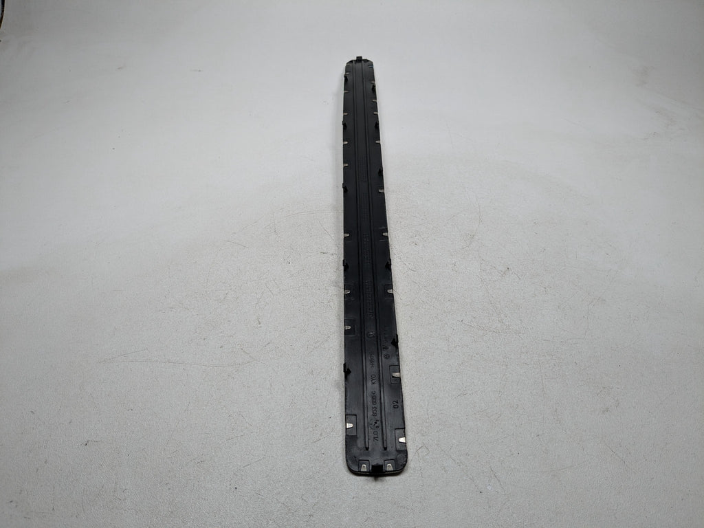 04 - 10 VOLKSWAGEN TOUAREG OEM DOOR SCUFF SILL PLATE TRIM FRONT LEFT DRIVER SIDE