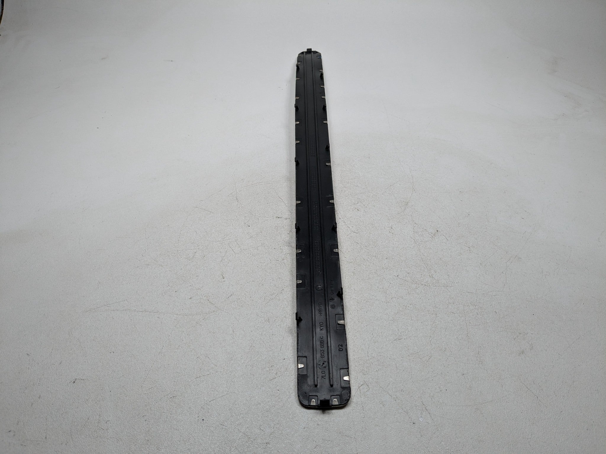 04 - 10 VOLKSWAGEN TOUAREG OEM DOOR SCUFF SILL PLATE TRIM FRONT LEFT DRIVER SIDE