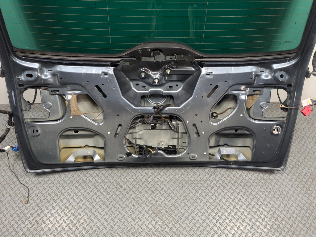 04 - 10 VOLKSWAGEN TOUAREG OEM REAR LIFTGATE SHELL PANEL WITH GLASS AND SPOILER