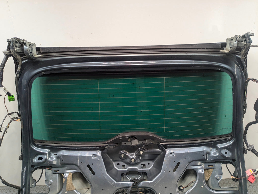 04 - 10 VOLKSWAGEN TOUAREG OEM REAR LIFTGATE SHELL PANEL WITH GLASS AND SPOILER