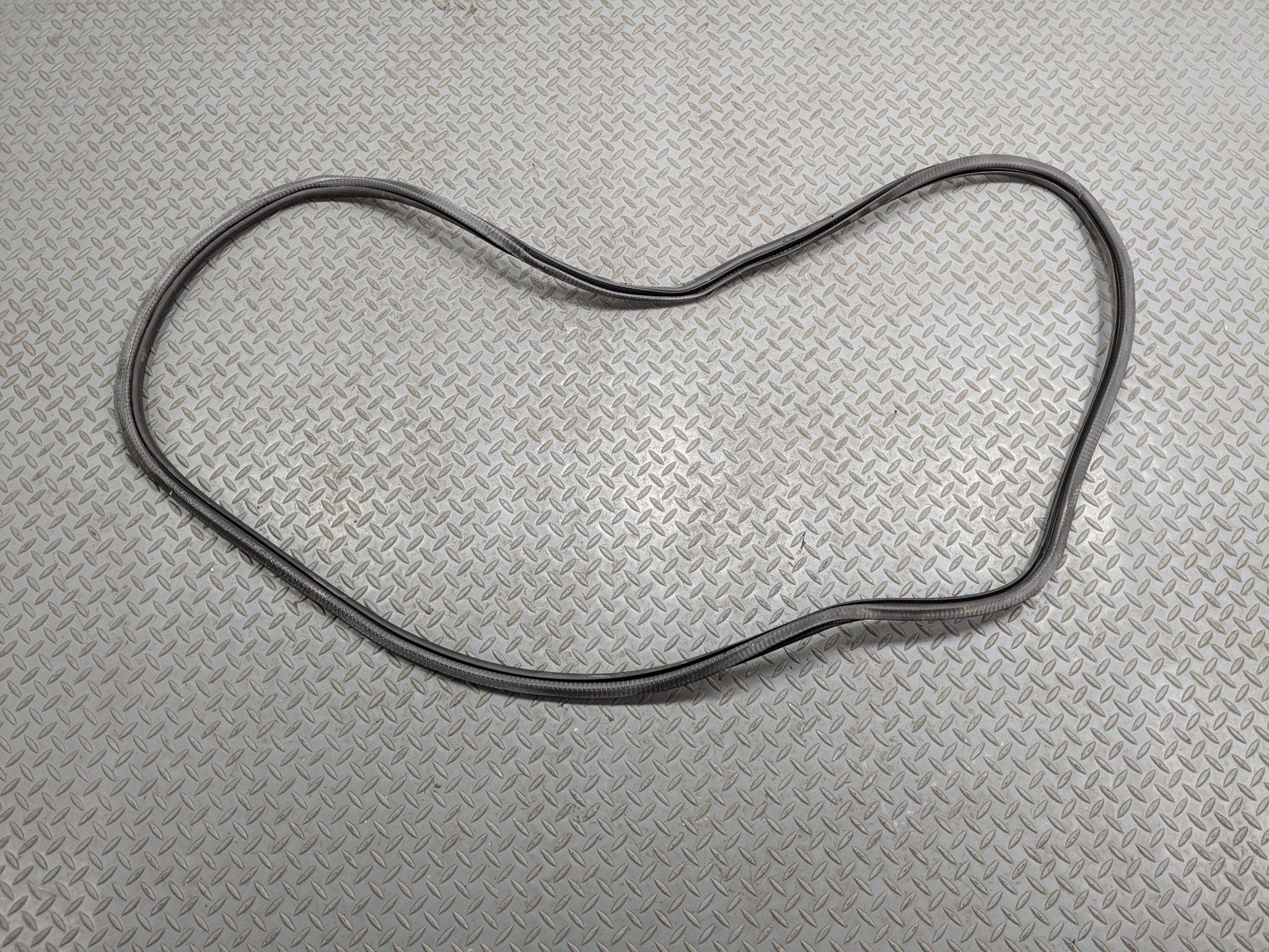 04-10 VOLKSWAGEN TOUAREG OEM DOOR SEAL WEATHER STRIPPING RUBBER REAR RIGHT SIDE