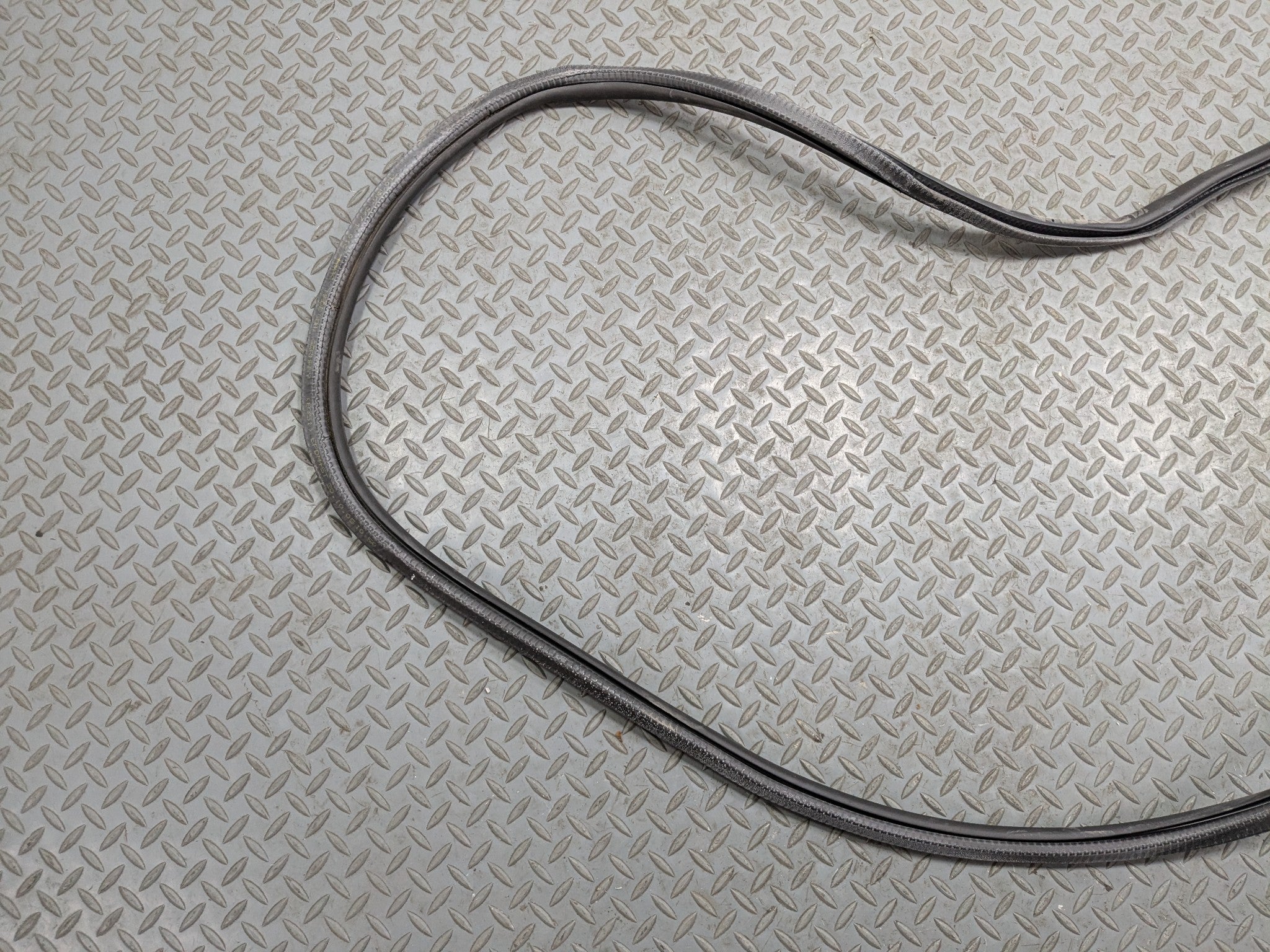 04-10 VOLKSWAGEN TOUAREG OEM DOOR SEAL WEATHER STRIPPING RUBBER REAR RIGHT SIDE