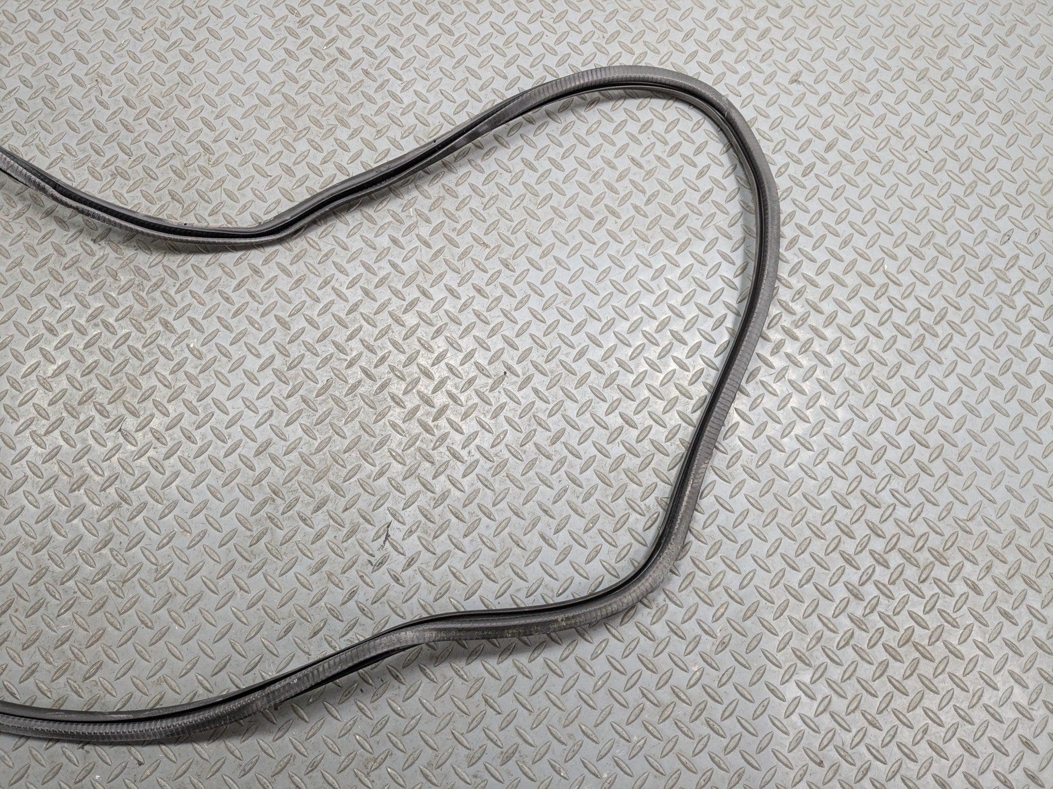 04-10 VOLKSWAGEN TOUAREG OEM DOOR SEAL WEATHER STRIPPING RUBBER REAR RIGHT SIDE