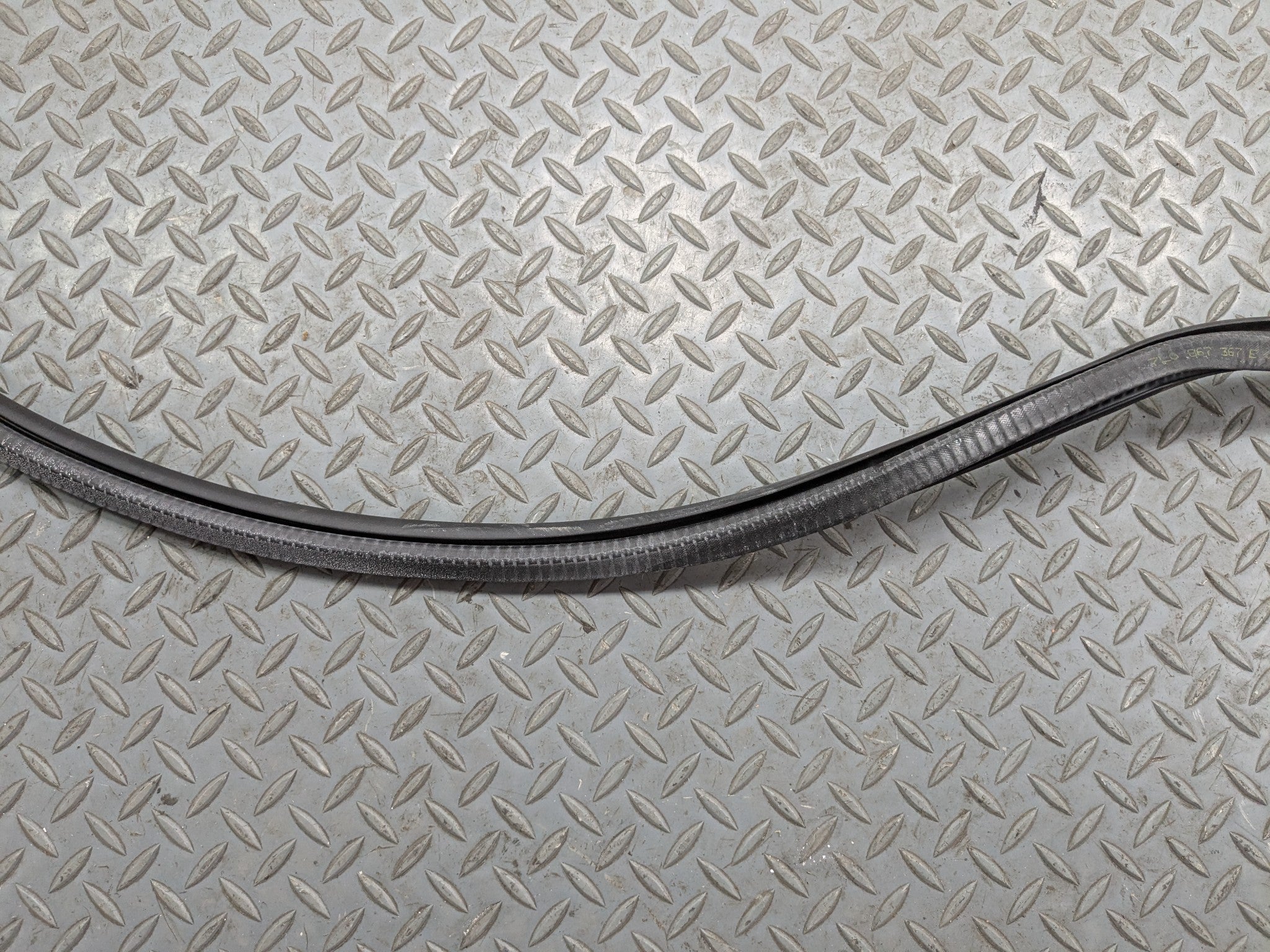 04-10 VOLKSWAGEN TOUAREG OEM DOOR SEAL WEATHER STRIPPING RUBBER REAR RIGHT SIDE