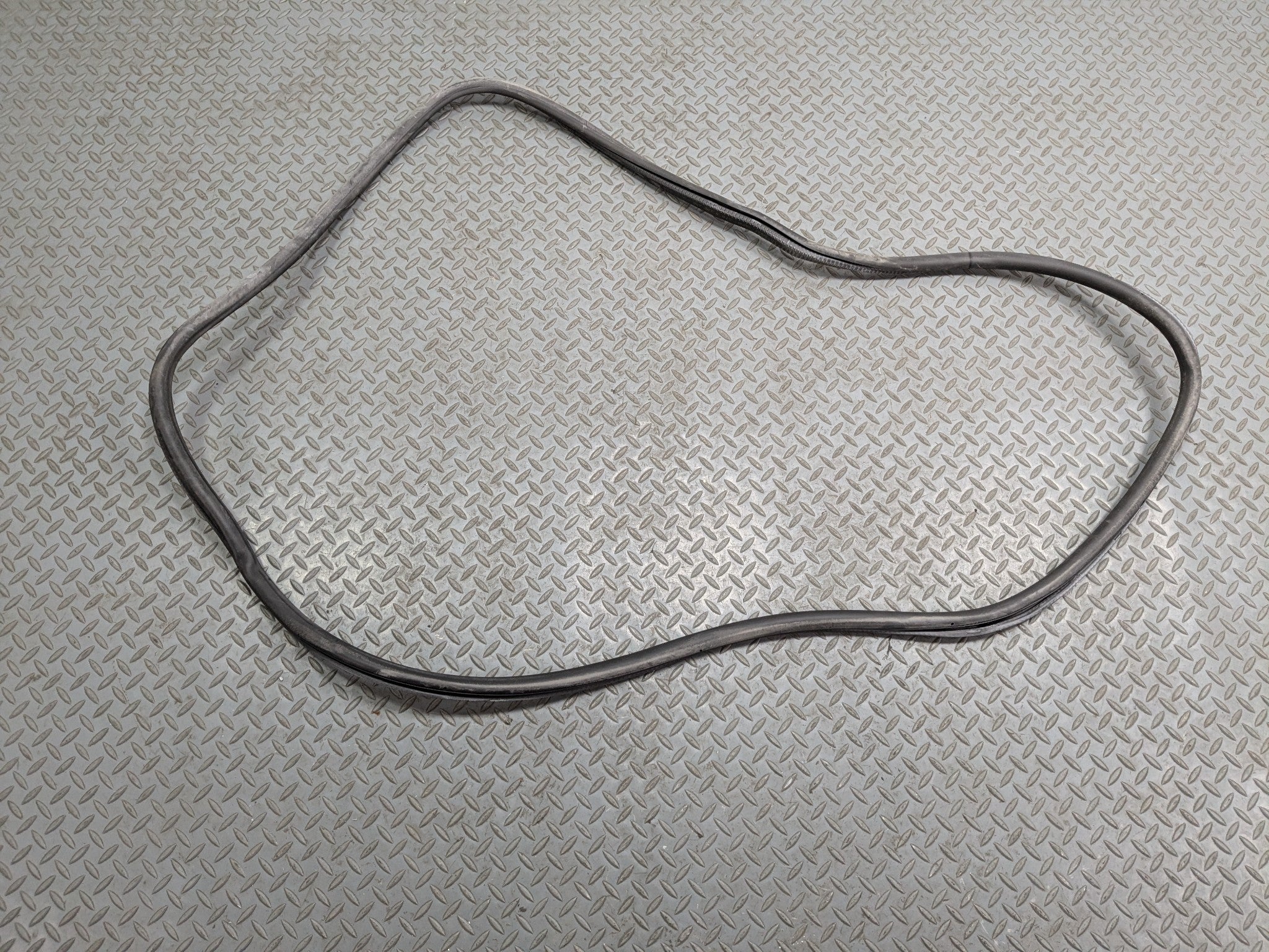 04-10 VOLKSWAGEN TOUAREG OEM DOOR SEAL WEATHER STRIPPING RUBBER REAR RIGHT SIDE