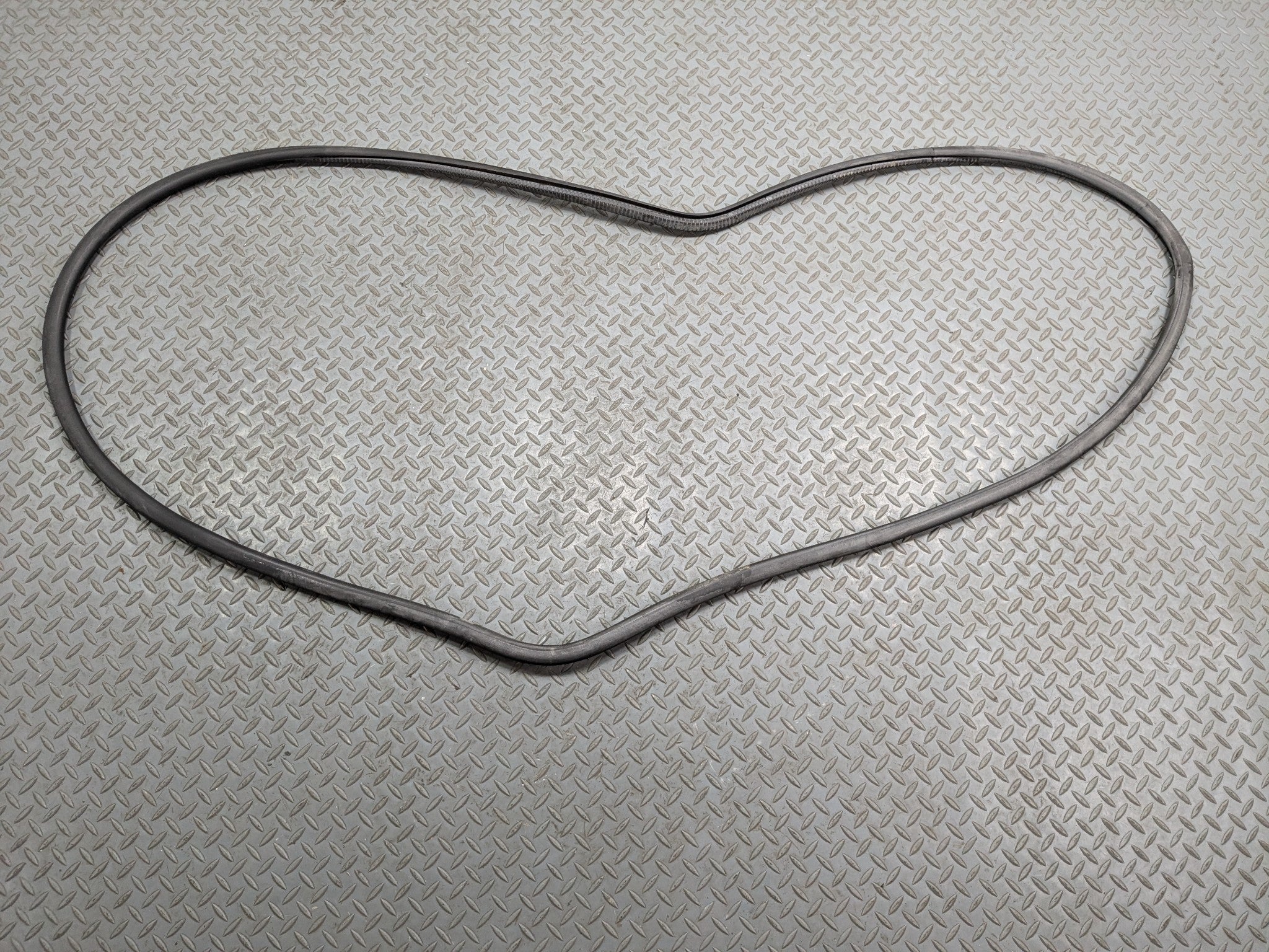 04-10 VOLKSWAGEN TOUAREG OEM DOOR SEAL WEATHER STRIPPING RUBBER FRONT LEFT SIDE