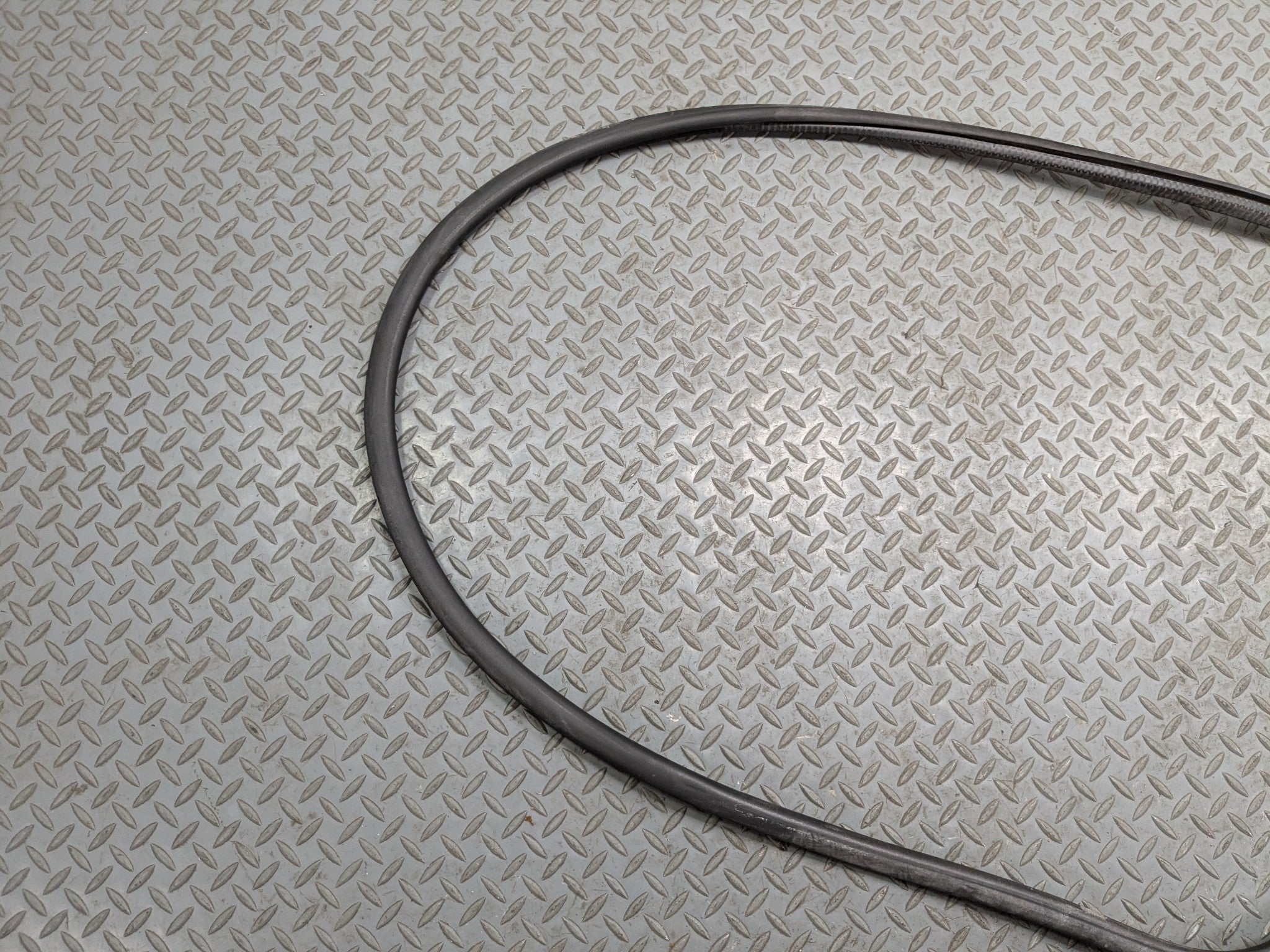 04-10 VOLKSWAGEN TOUAREG OEM DOOR SEAL WEATHER STRIPPING RUBBER FRONT LEFT SIDE