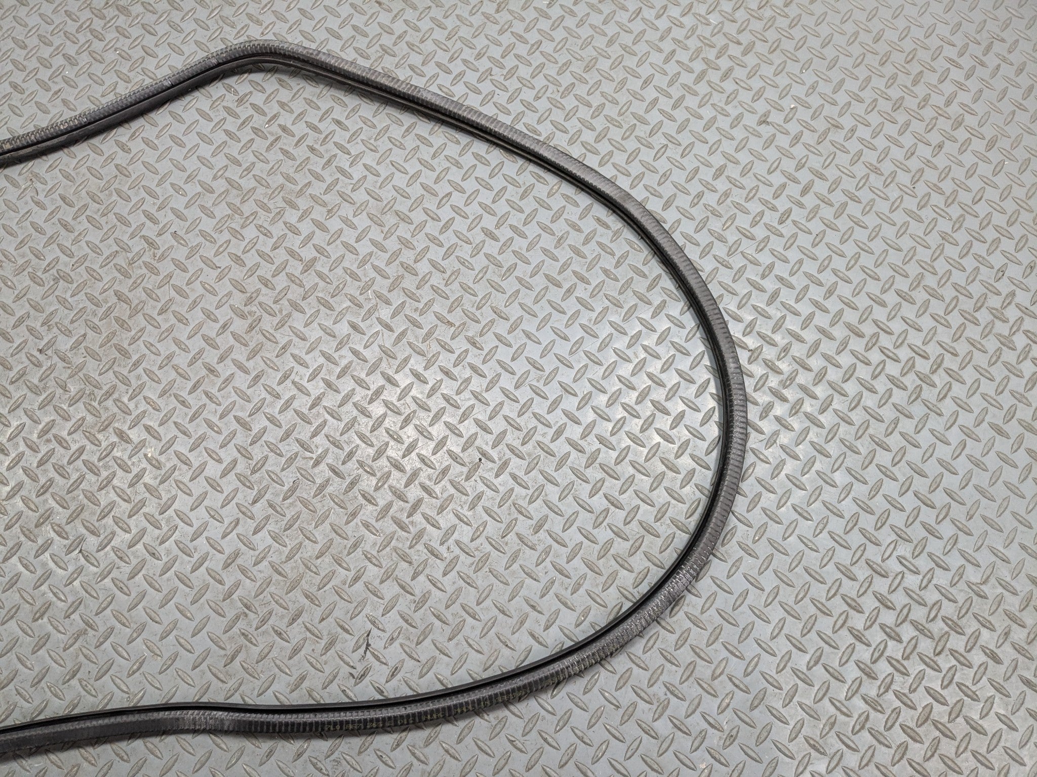 04-10 VOLKSWAGEN TOUAREG OEM DOOR SEAL WEATHER STRIPPING RUBBER FRONT LEFT SIDE