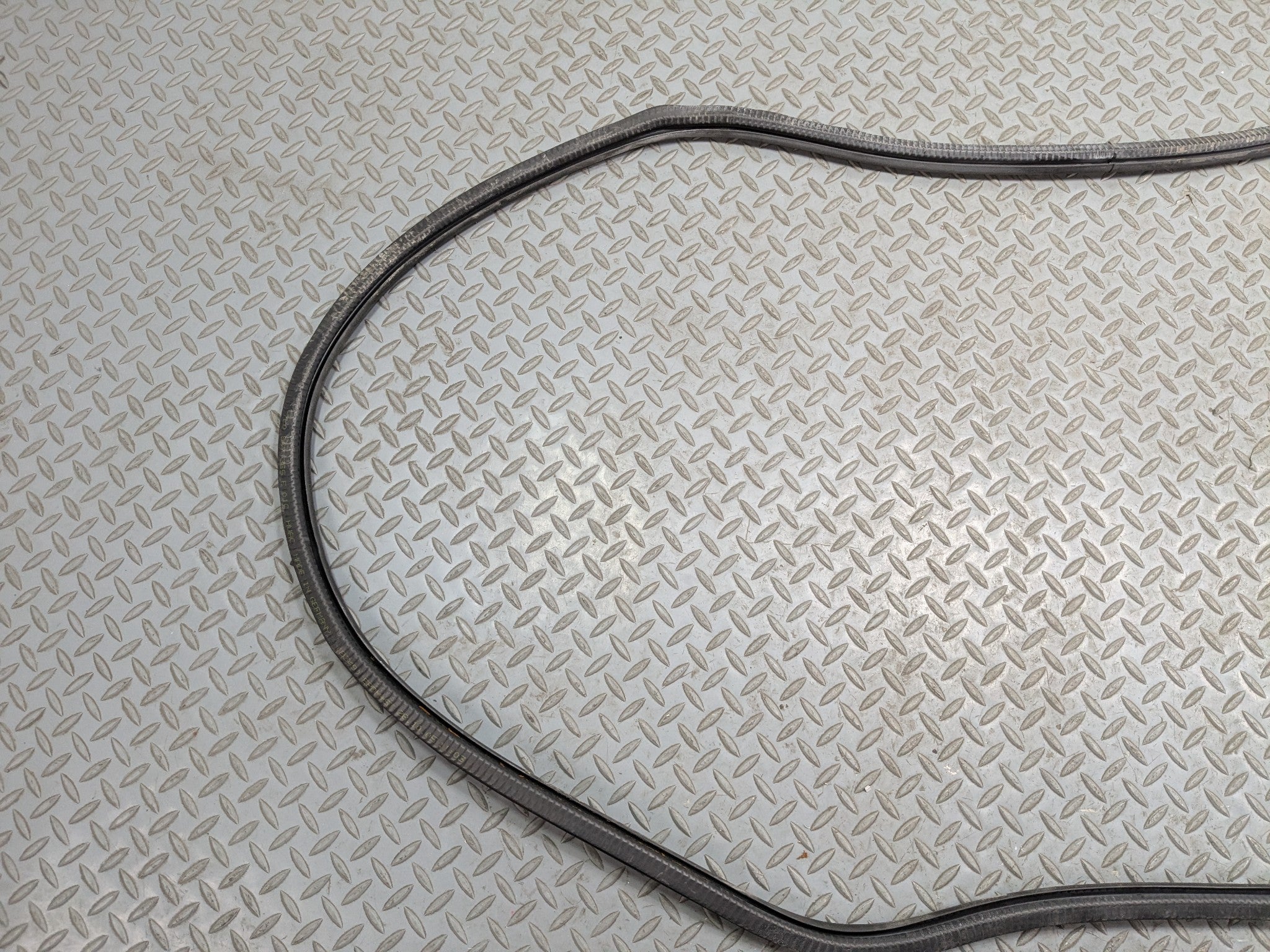04-10 VOLKSWAGEN TOUAREG OEM DOOR SEAL WEATHER STRIPPING RUBBER FRONT LEFT SIDE