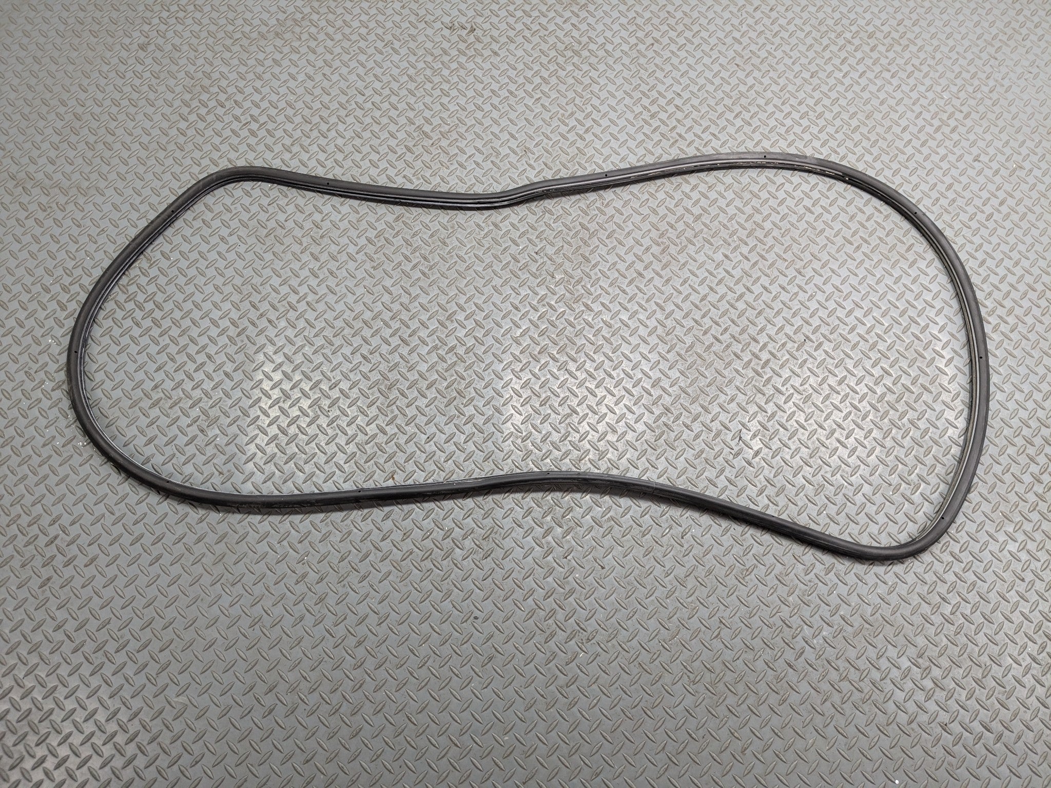 04-10 VOLKSWAGEN TOUAREG OEM DOOR SEAL WEATHER STRIPPING RUBBER FRONT RIGHT SIDE