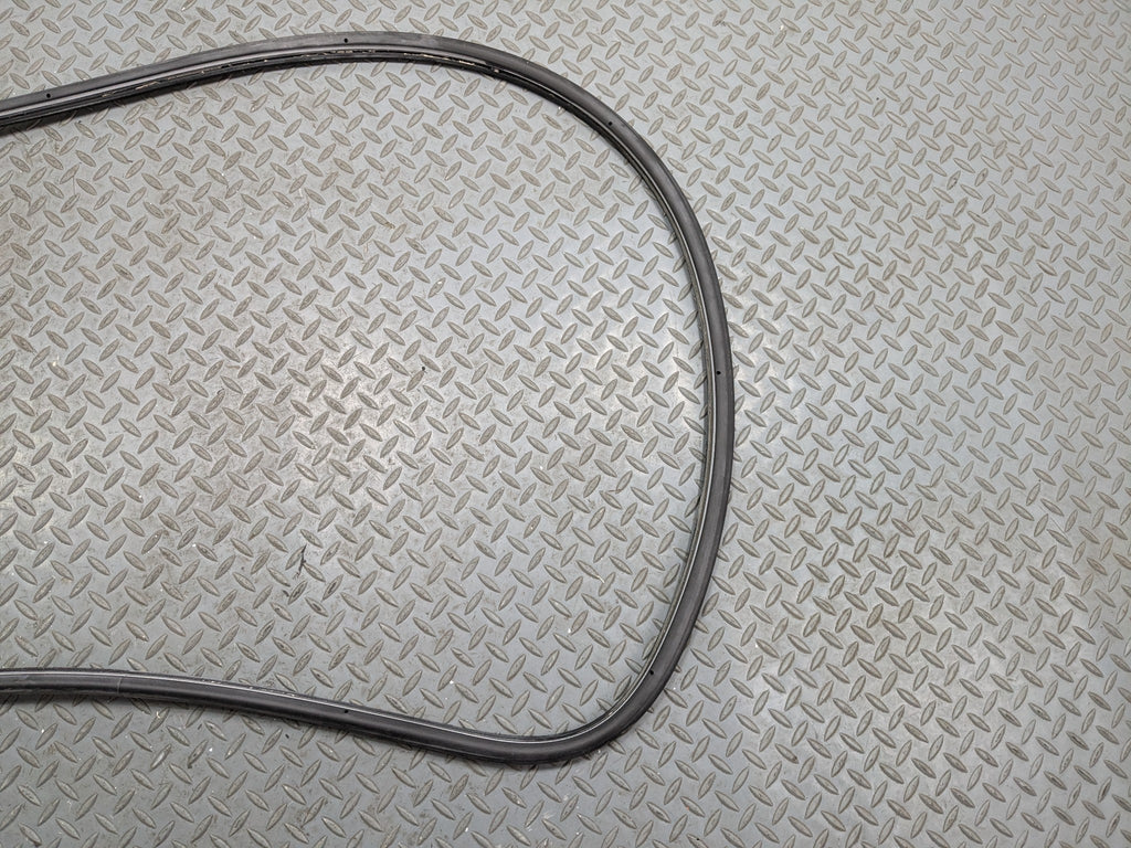 04-10 VOLKSWAGEN TOUAREG OEM DOOR SEAL WEATHER STRIPPING RUBBER FRONT RIGHT SIDE