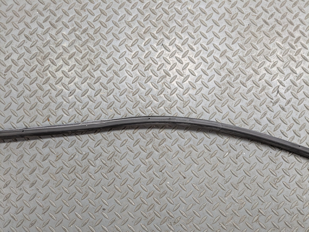04-10 VOLKSWAGEN TOUAREG OEM DOOR SEAL WEATHER STRIPPING RUBBER FRONT RIGHT SIDE