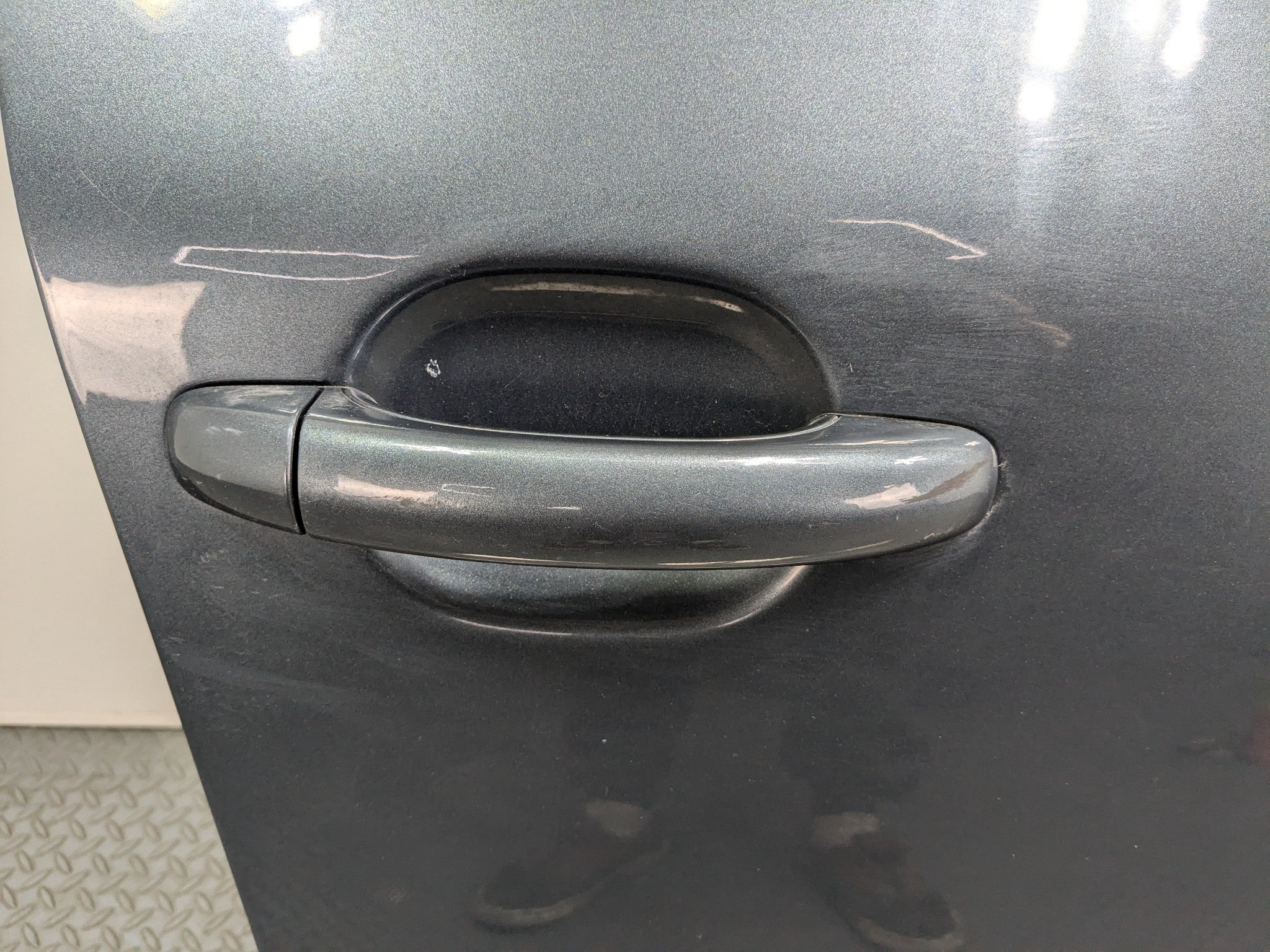 04-10 VOLKSWAGEN TOUAREG OEM DOOR SHELL PANEL WITH WINDOW GLASS FRONT RIGHT SIDE