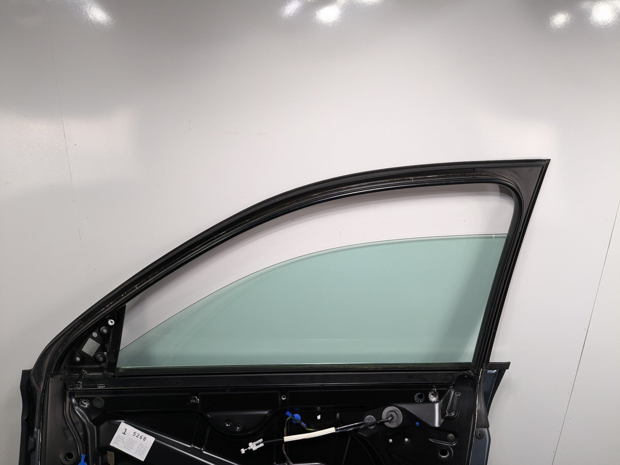 04-10 VOLKSWAGEN TOUAREG OEM DOOR SHELL PANEL WITH WINDOW GLASS FRONT RIGHT SIDE
