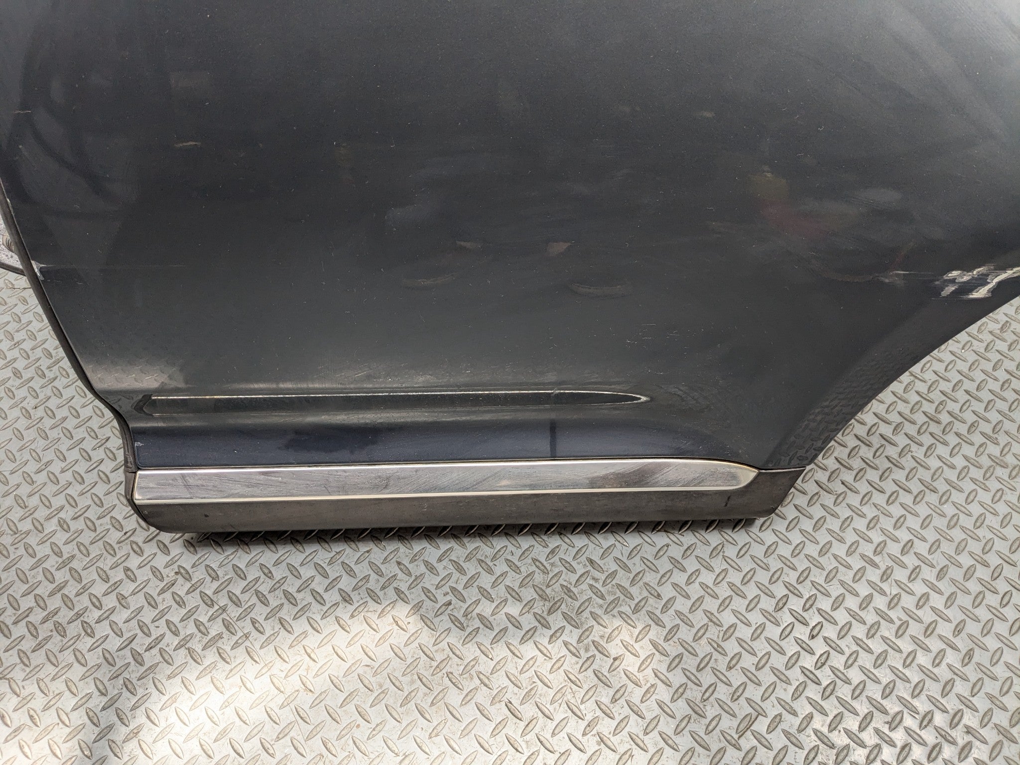 04 - 10 VOLKSWAGEN TOUAREG OEM DOOR SHELL PANEL GLASS ASSEMBLY REAR LEFT SIDE