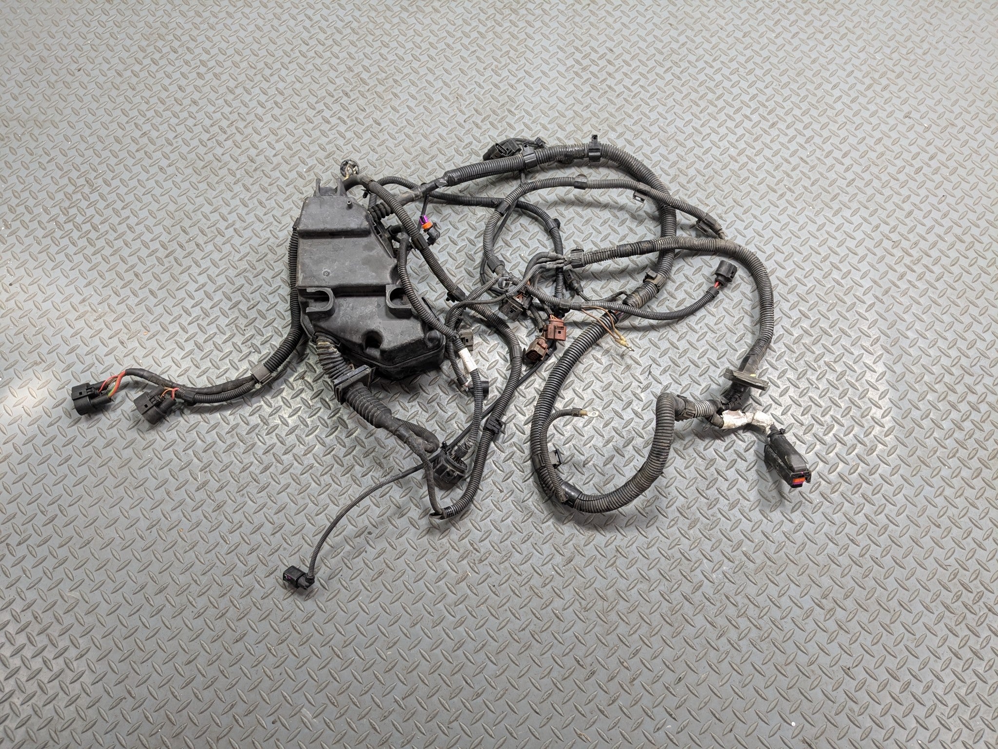 04-10 VOLKSWAGEN TOUAREG OEM HOOD WIRE HARNESS CABLE AND CONNECTOR WITH FUSE BOX