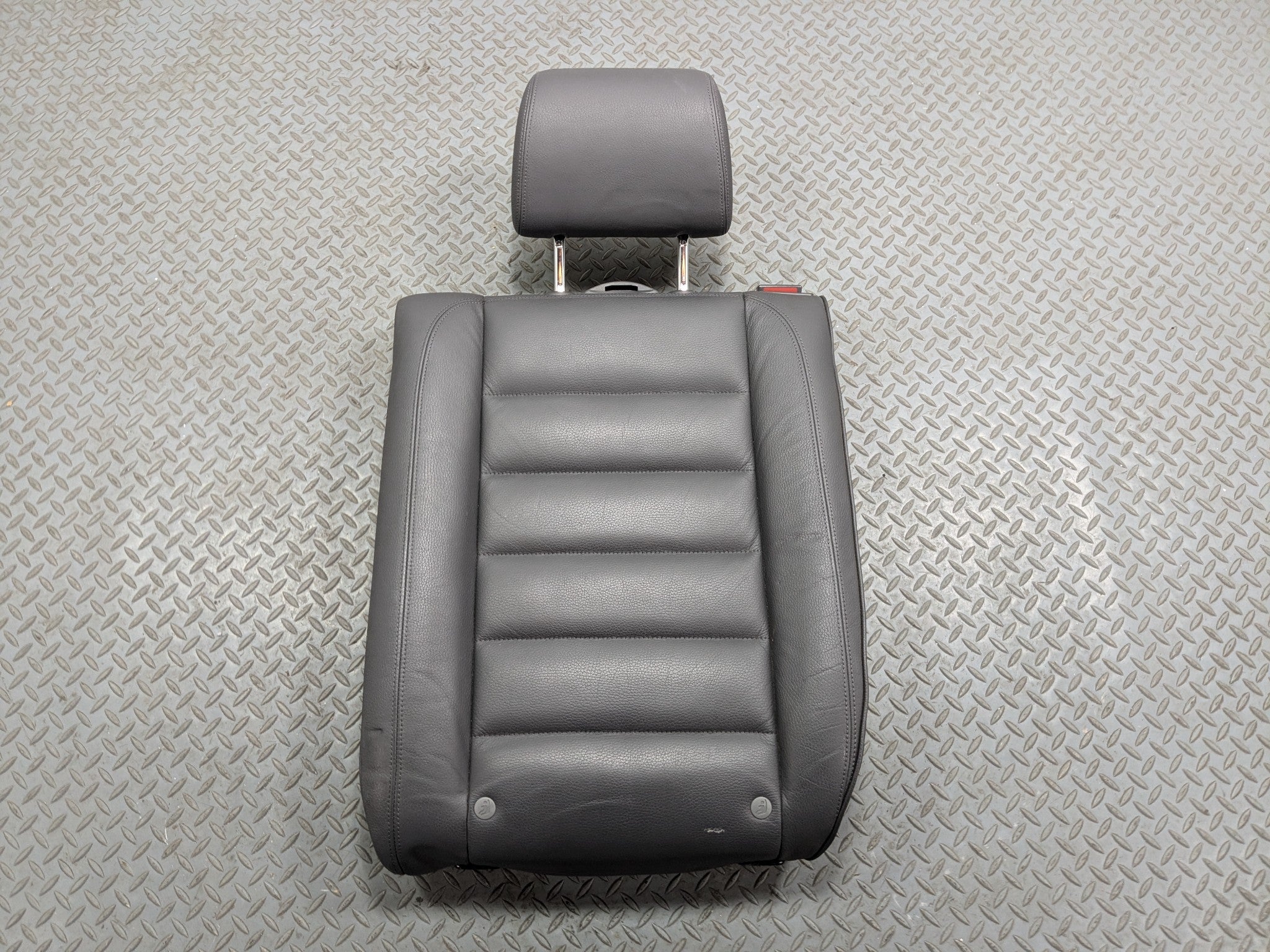 04 - 10 VOLKSWAGEN TOUAREG OEM SEAT CUSHION BACKREST REAR UPPER LEFT DRIVER SIDE