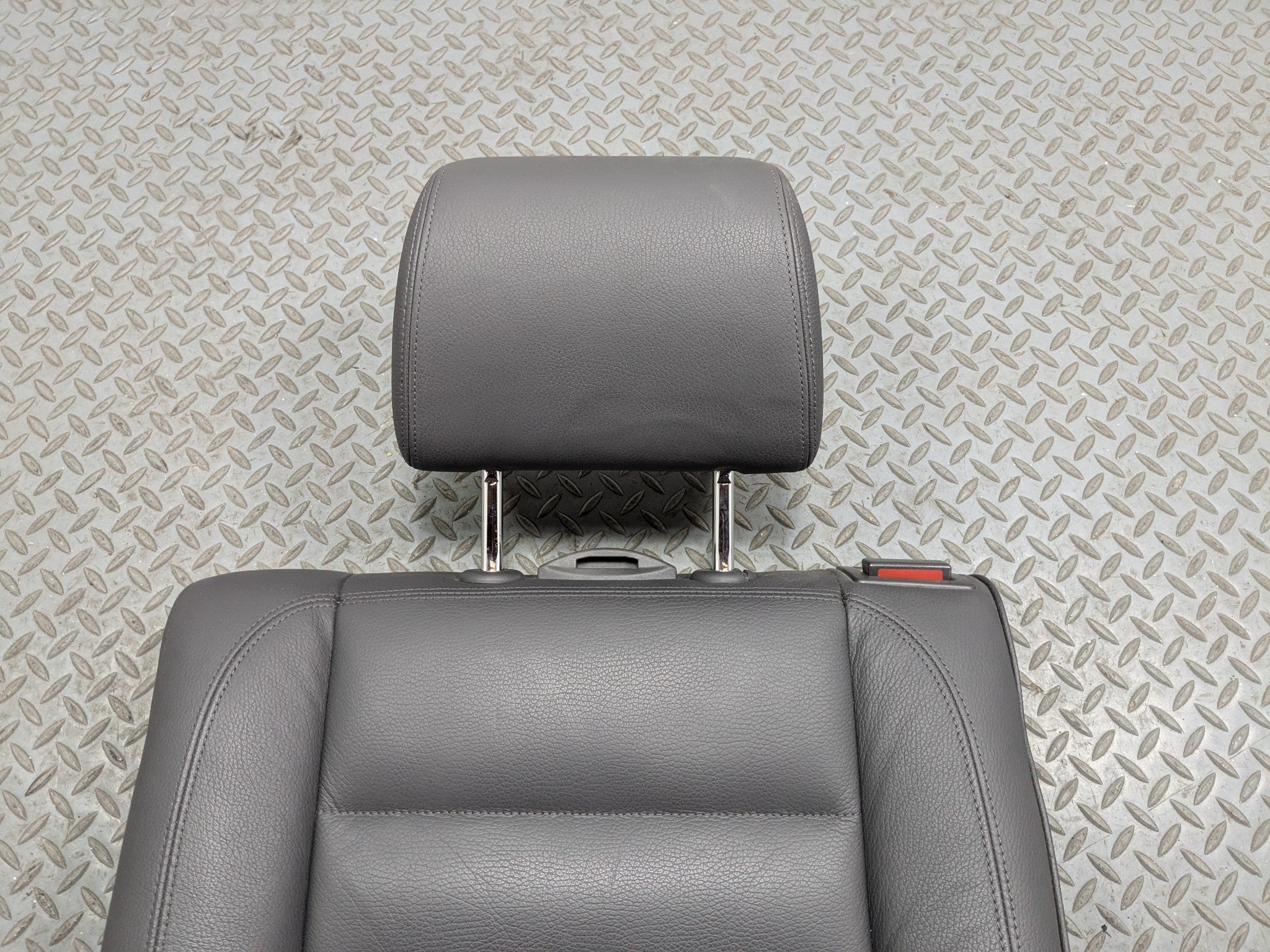 04 - 10 VOLKSWAGEN TOUAREG OEM SEAT CUSHION BACKREST REAR UPPER LEFT DRIVER SIDE