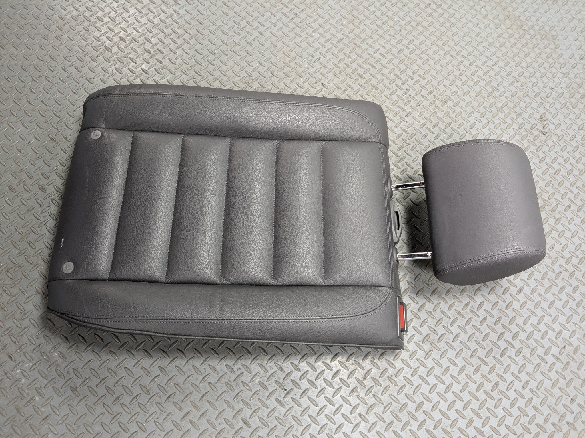 04 - 10 VOLKSWAGEN TOUAREG OEM SEAT CUSHION BACKREST REAR UPPER LEFT DRIVER SIDE