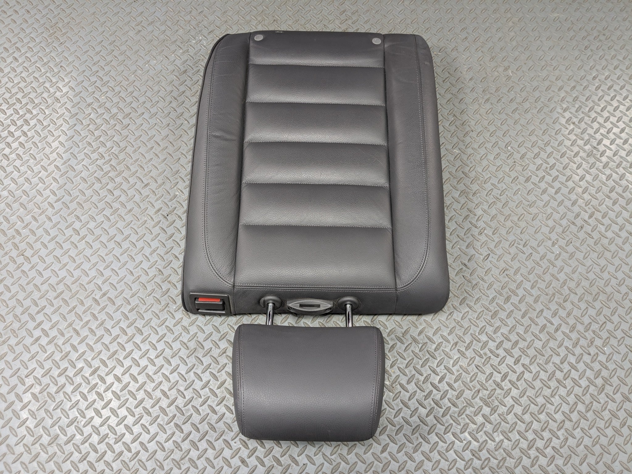 04 - 10 VOLKSWAGEN TOUAREG OEM SEAT CUSHION BACKREST REAR UPPER LEFT DRIVER SIDE