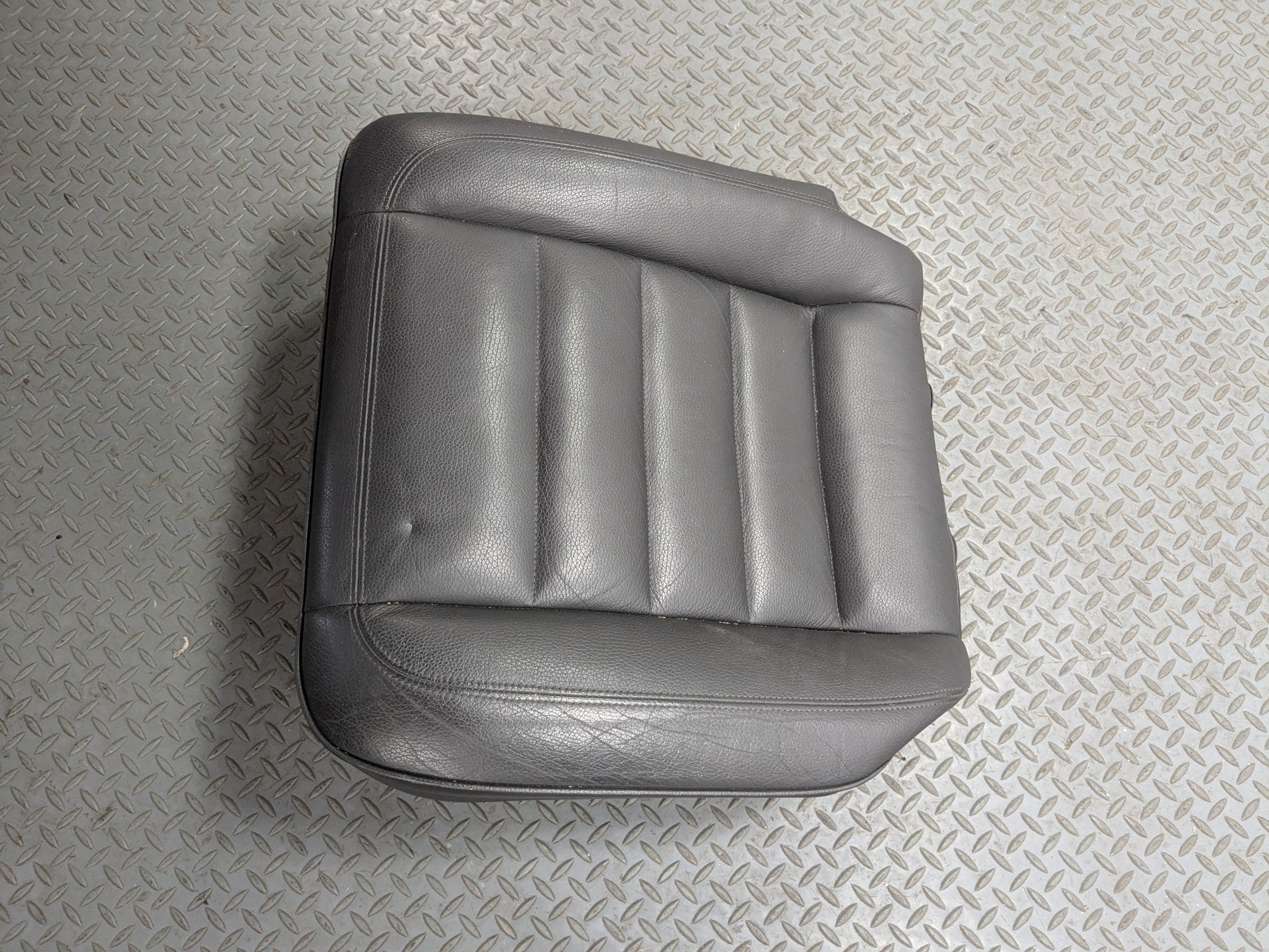 04 - 10 VOLKSWAGEN TOUAREG OEM LOWER SEAT CUSHION LEATHER REAR LEFT DRIVER SIDE