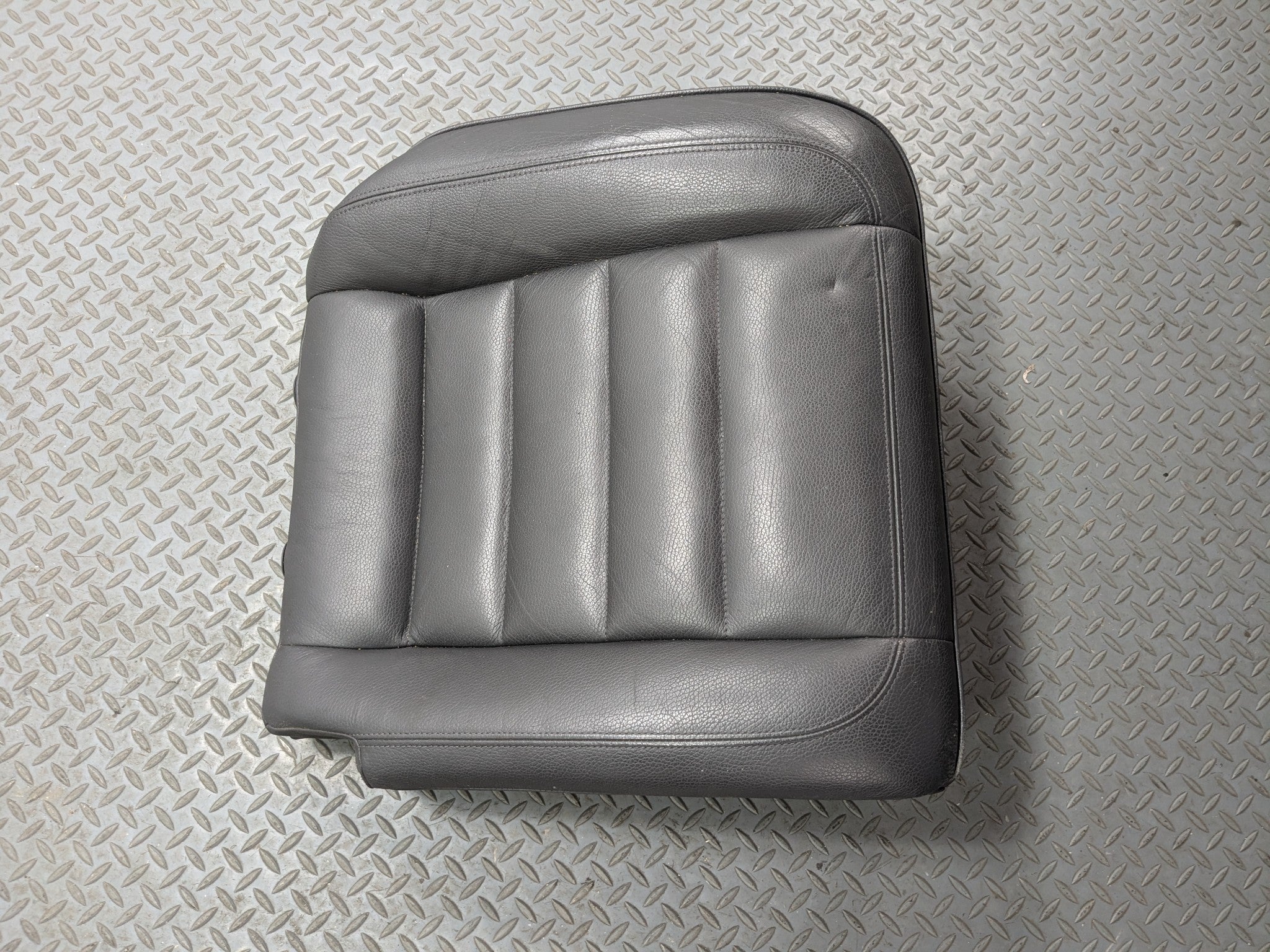 04 - 10 VOLKSWAGEN TOUAREG OEM LOWER SEAT CUSHION LEATHER REAR LEFT DRIVER SIDE
