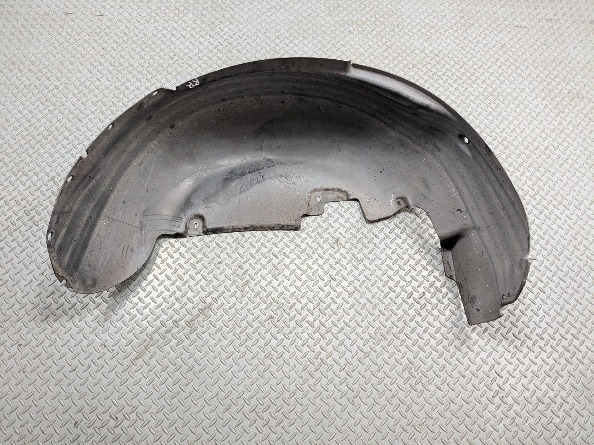 04 - 10 VOLKSWAGEN TOUAREG OEM FENDER LINER SLASH SHIELD REAR RIGHT PASSENGER