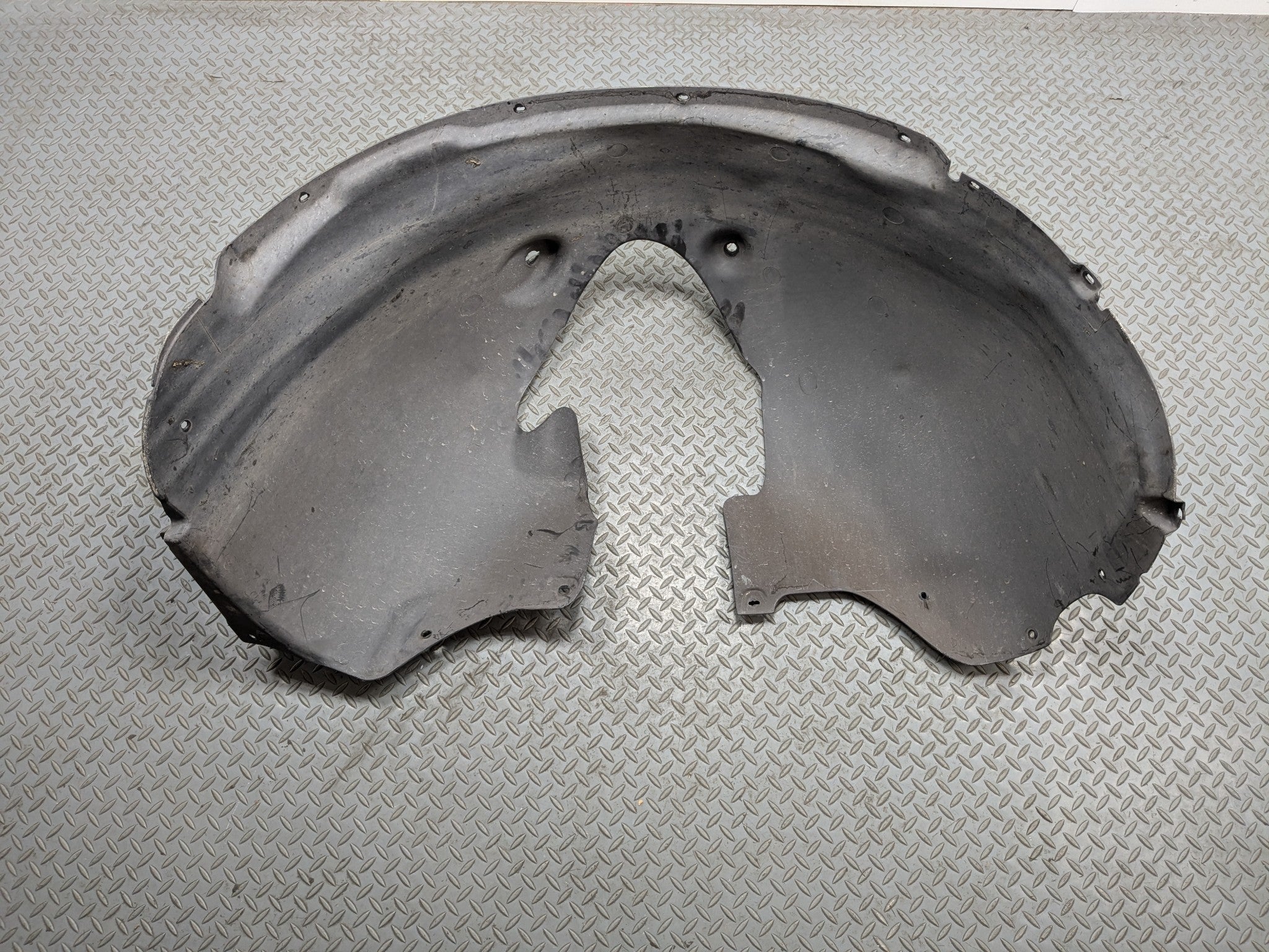 04 - 10 VOLKSWAGEN TOUAREG OEM FENDER LINER SLASH SHIELD FRONT RIGHT PASSENGER