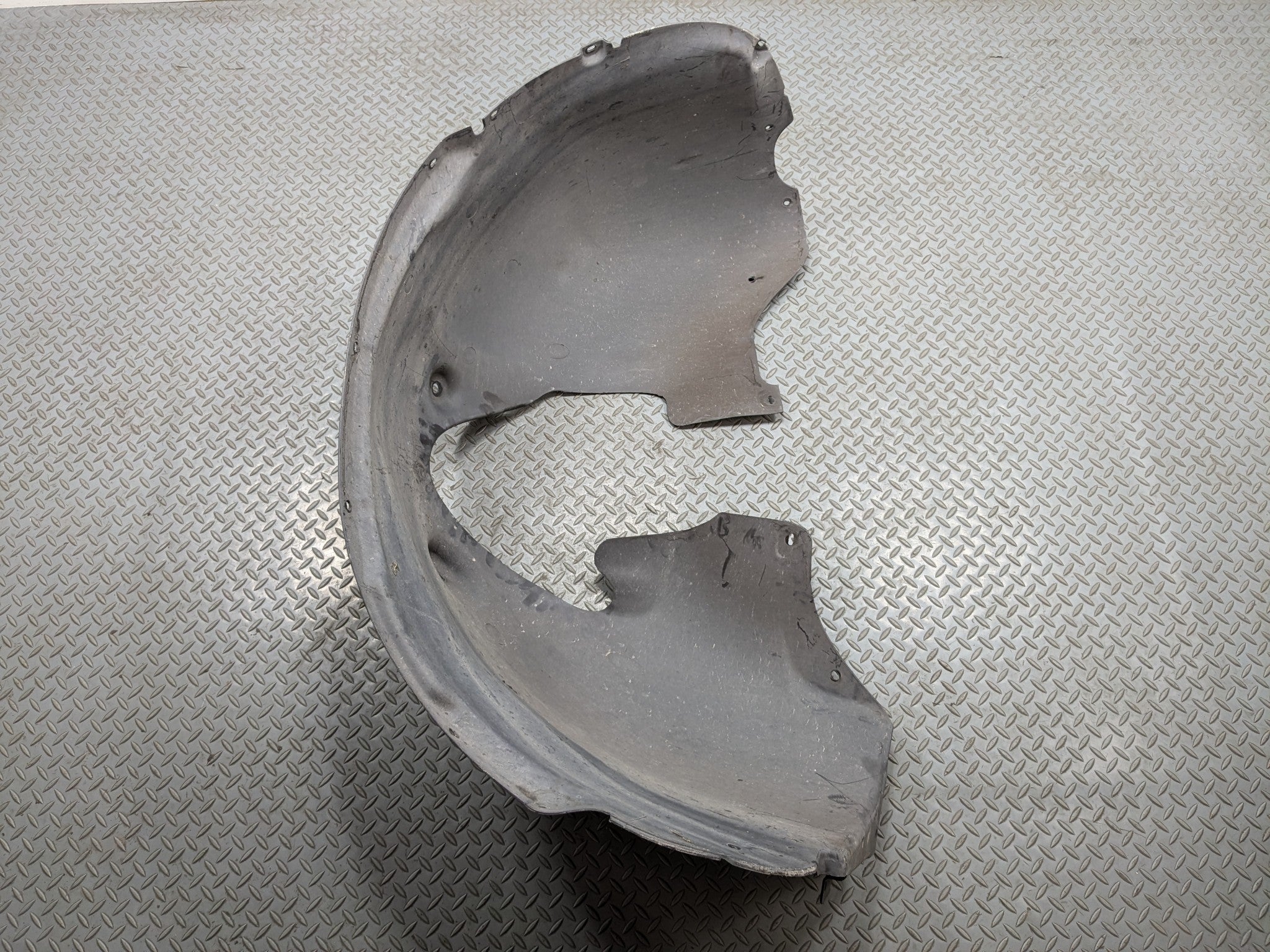 04 - 10 VOLKSWAGEN TOUAREG OEM FENDER LINER SLASH SHIELD FRONT RIGHT PASSENGER