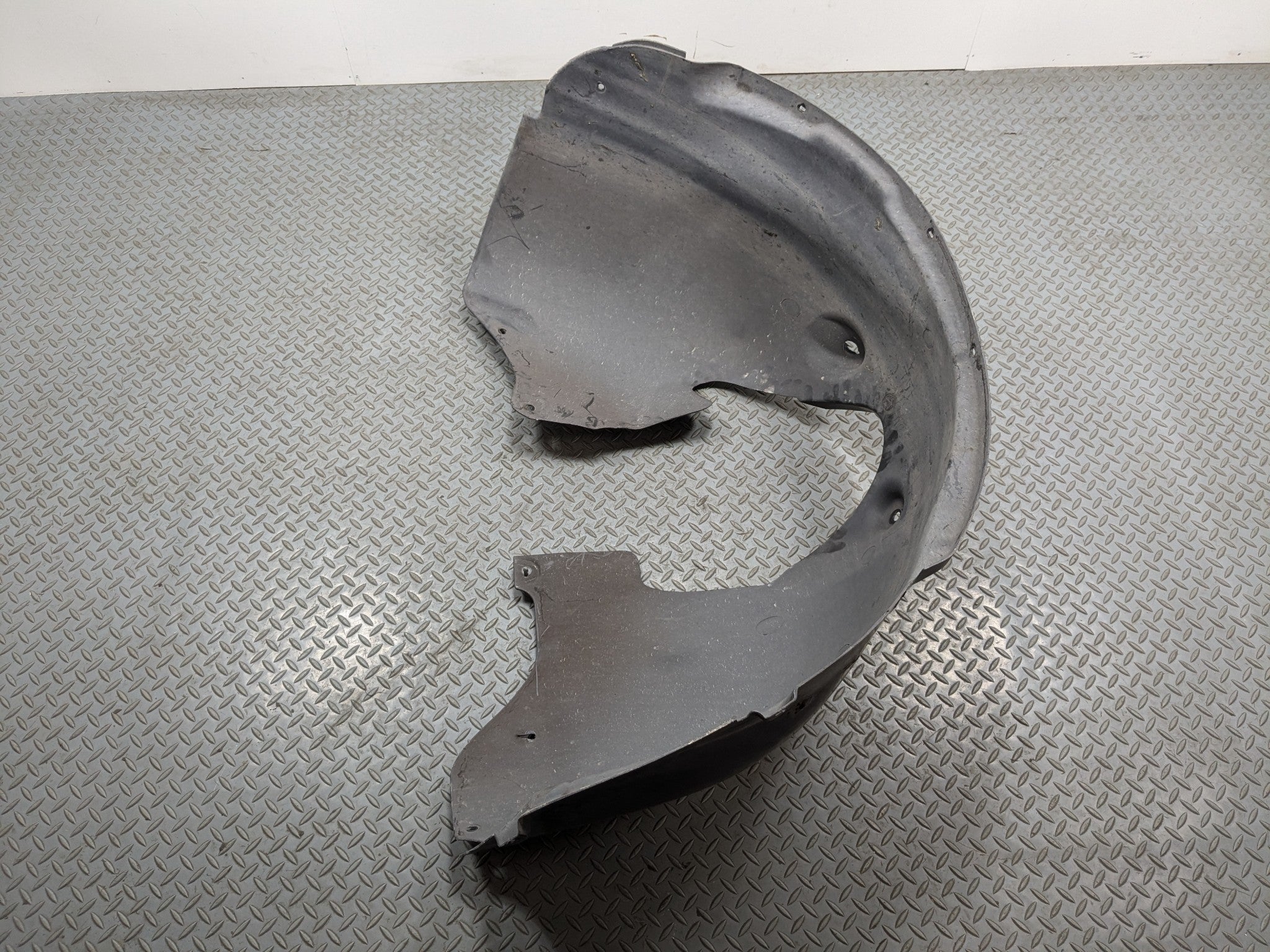 04 - 10 VOLKSWAGEN TOUAREG OEM FENDER LINER SLASH SHIELD FRONT RIGHT PASSENGER