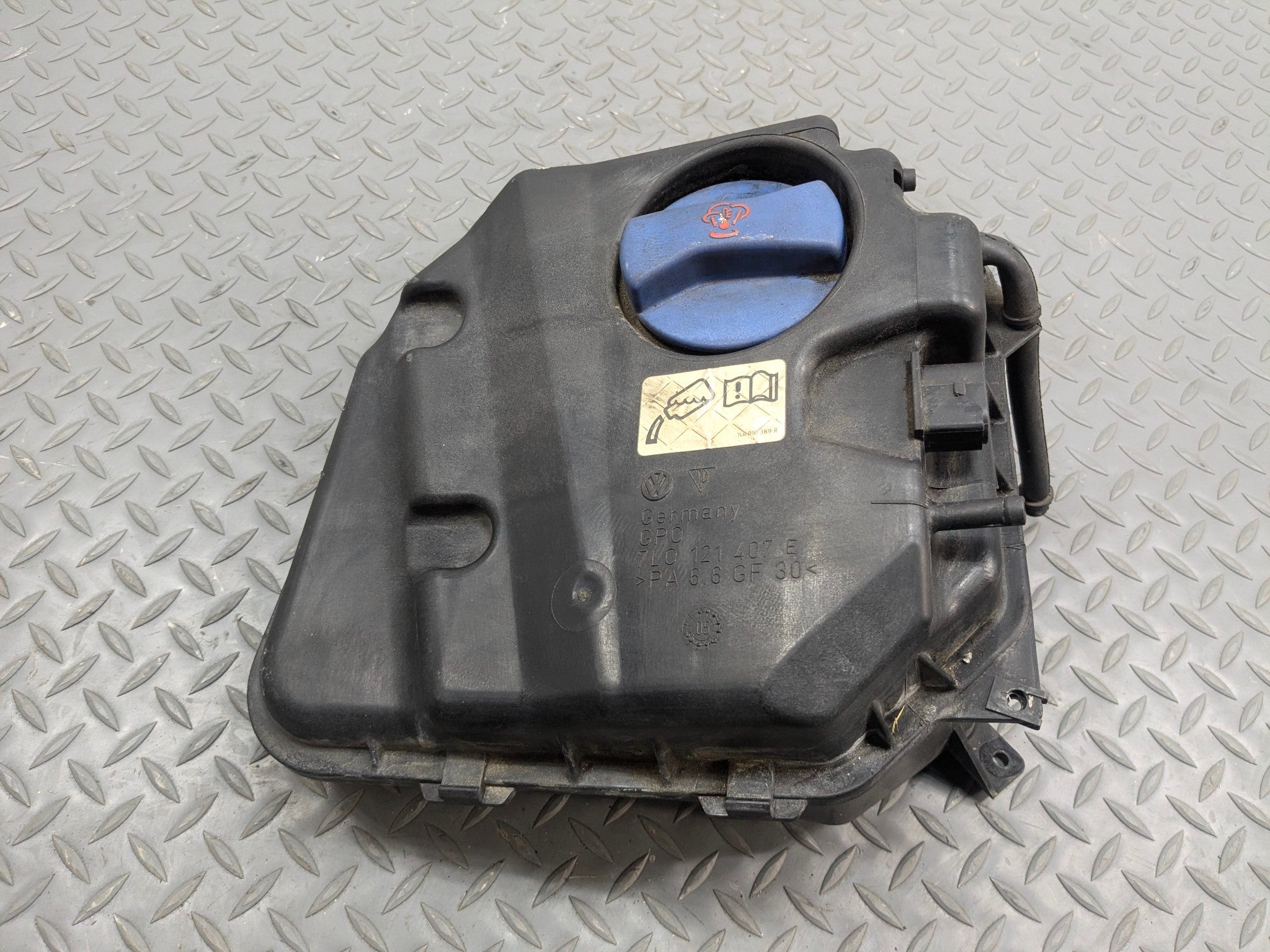 04 - 10 VOLKSWAGEN TOUAREG OEM COOLANT RECOVERY BOTTLE EXPANSION RESERVOIR TANK