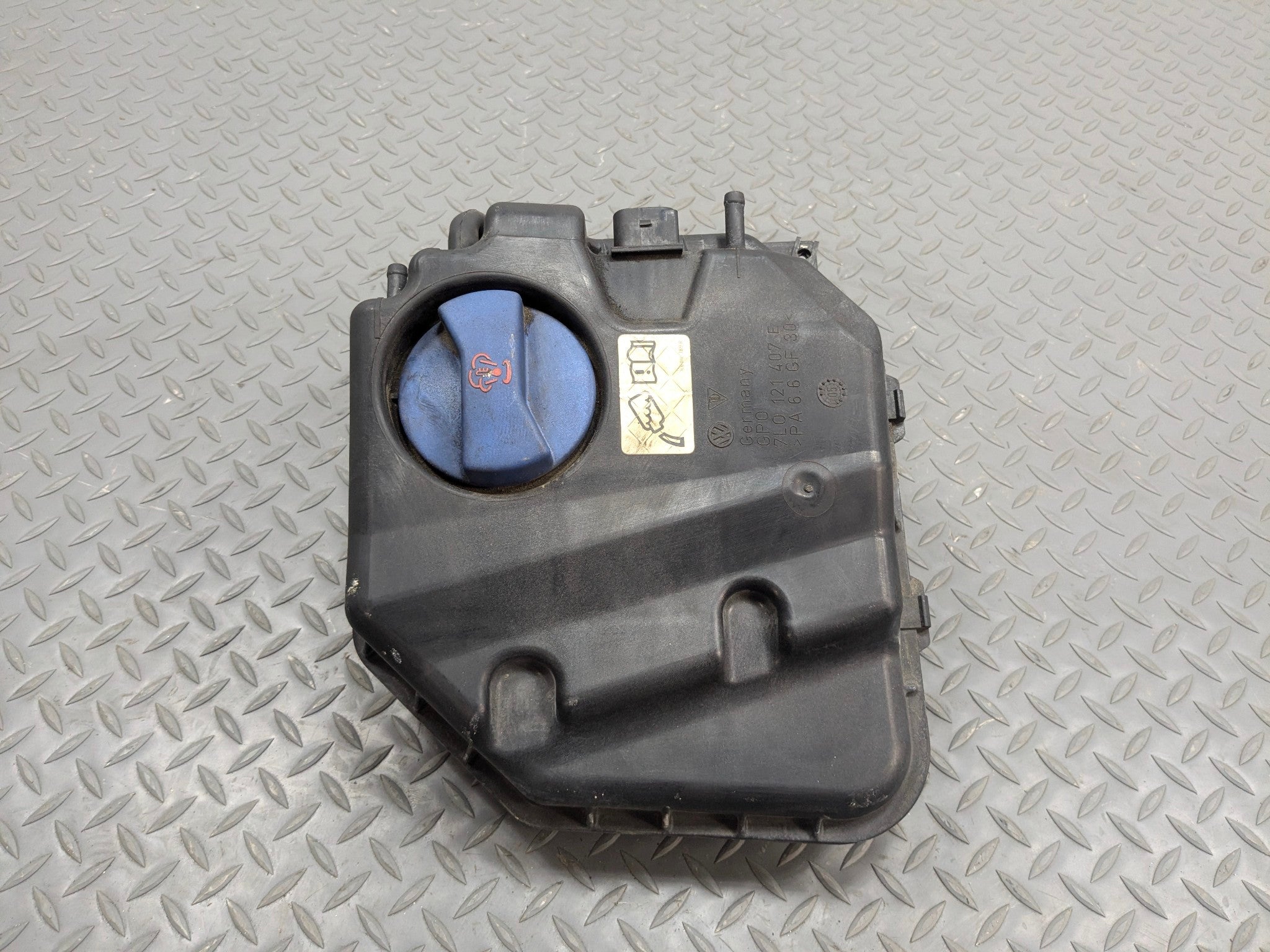 04 - 10 VOLKSWAGEN TOUAREG OEM COOLANT RECOVERY BOTTLE EXPANSION RESERVOIR TANK